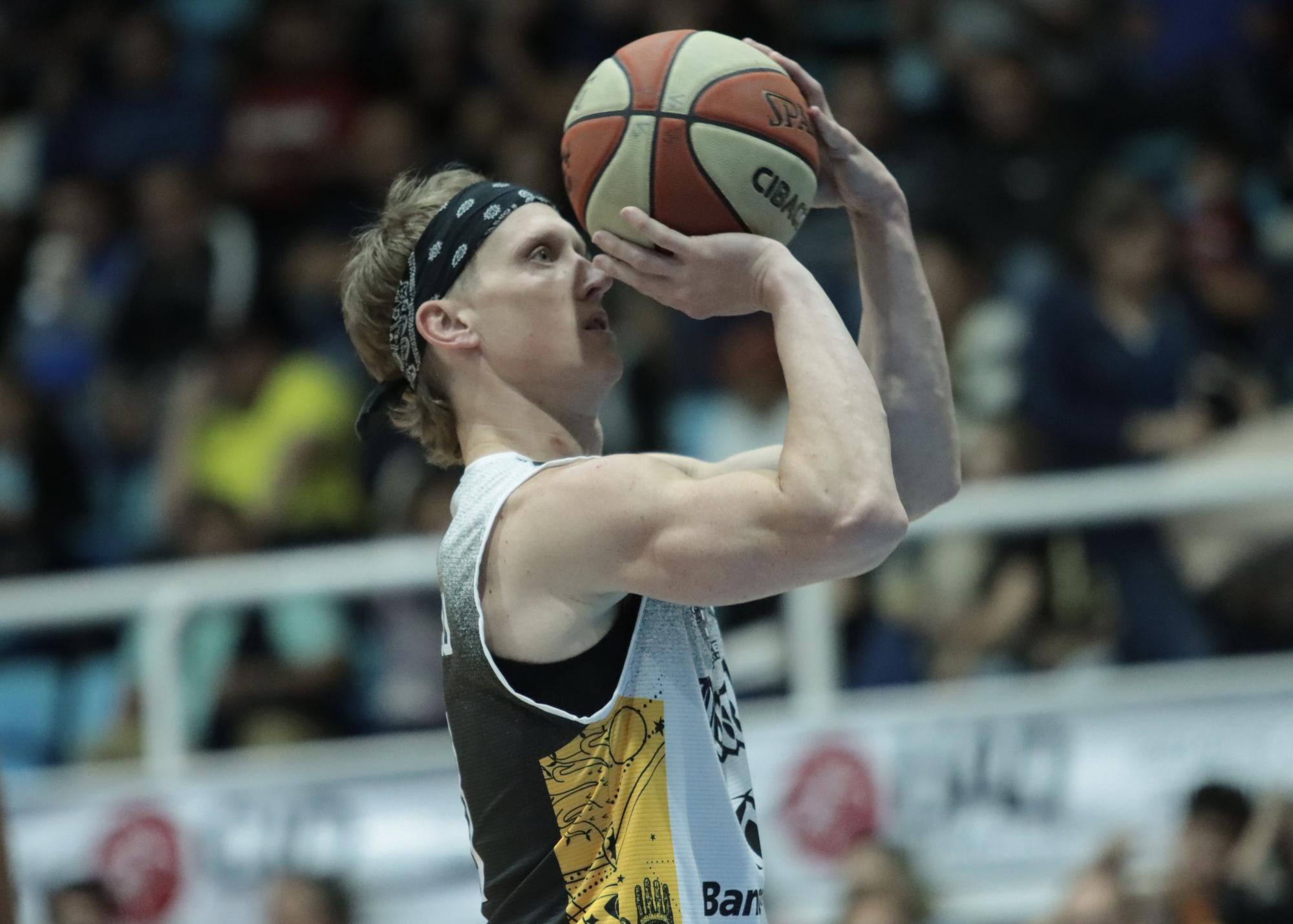 $!Barre Venados de Mazatlán a Frayles de Guasave en el puerto