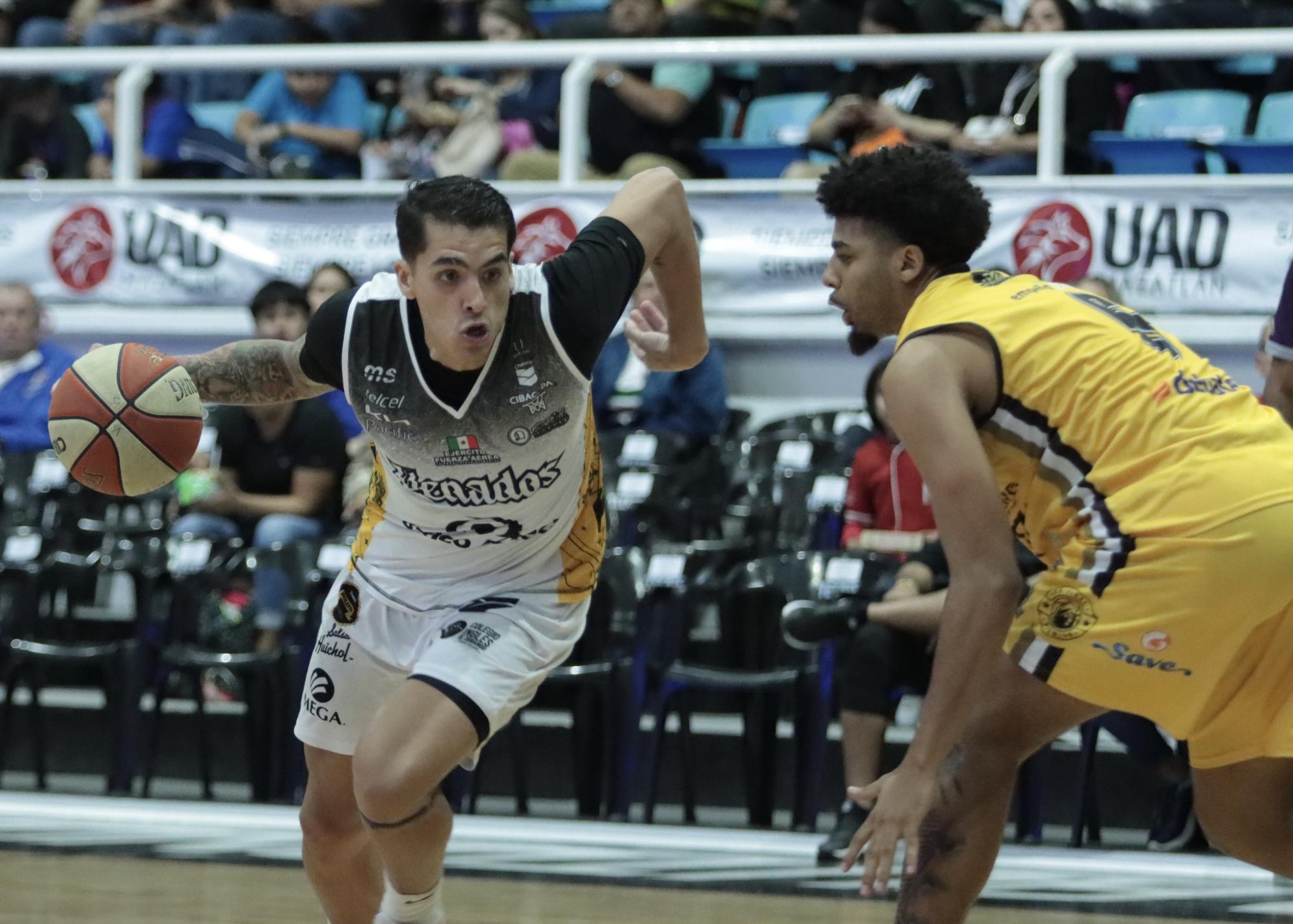 $!Barre Venados de Mazatlán a Frayles de Guasave en el puerto