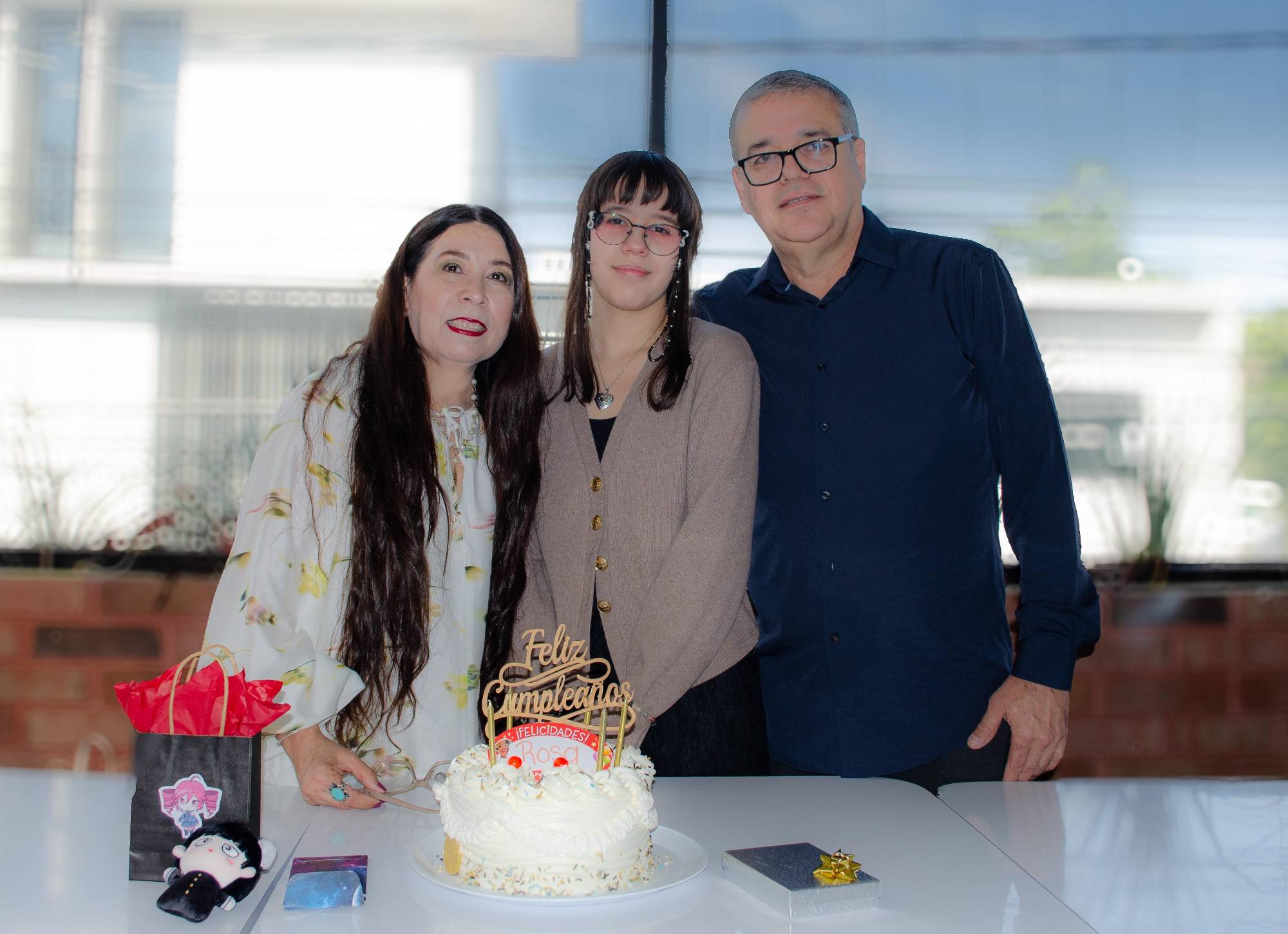 $!Rosa Emilia con sus papás, Aurora Díaz y Raúl Duarte.