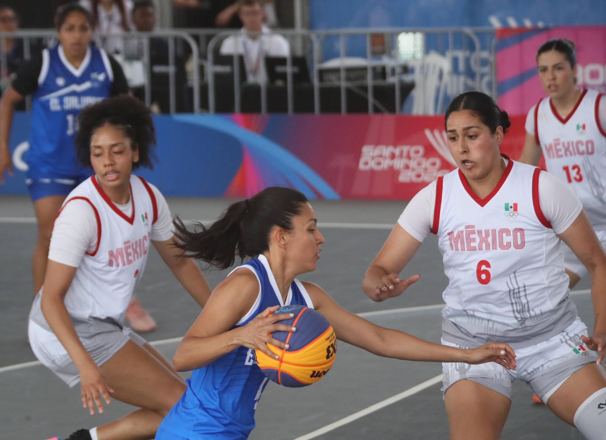 $!Mazatleca Mariana Valenzuela debuta con derrota en el baloncesto 3x3 de Santo Domingo 2026
