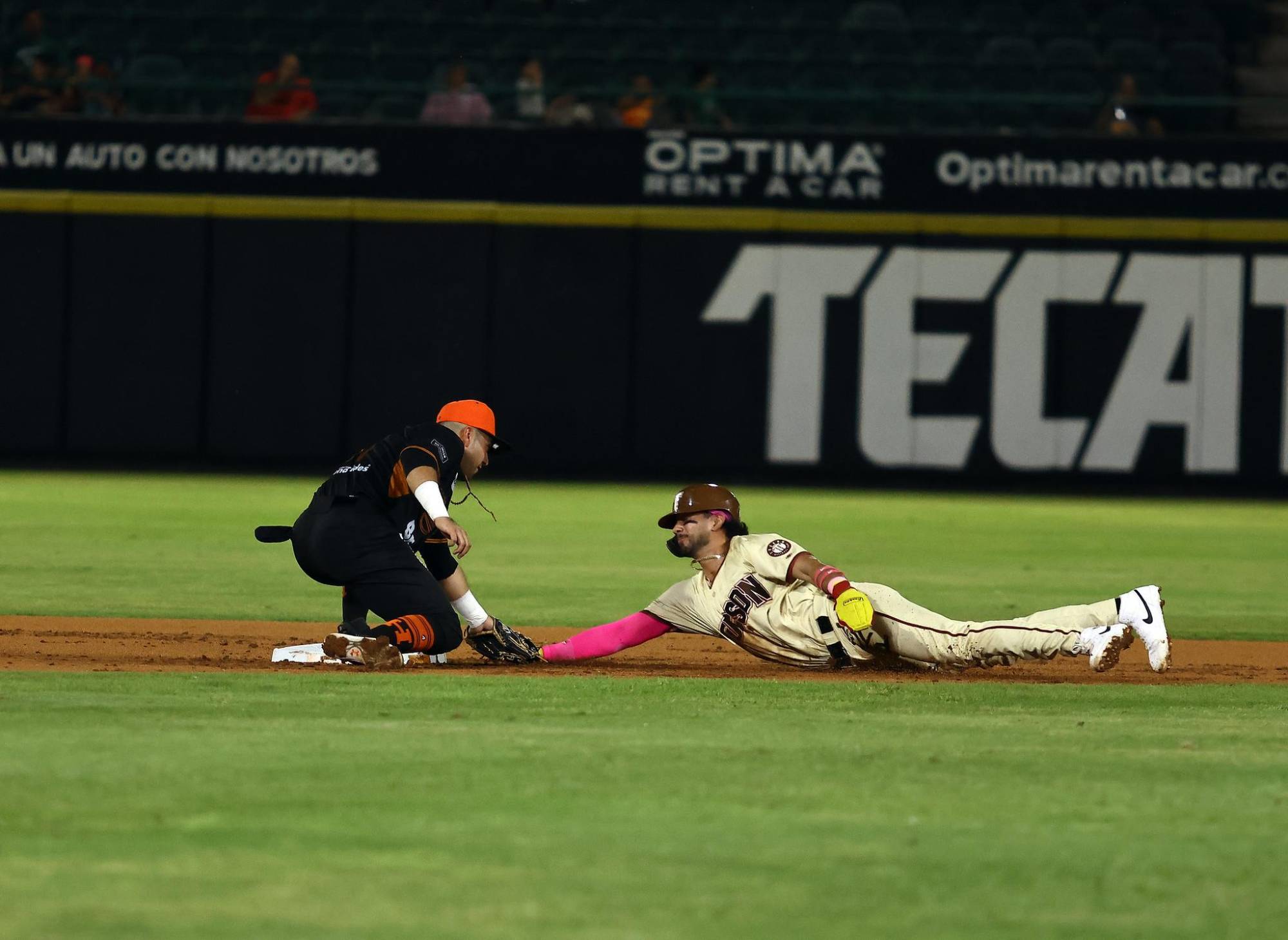 $!Con poder ofensivo Naranjeros se impone a Tucson