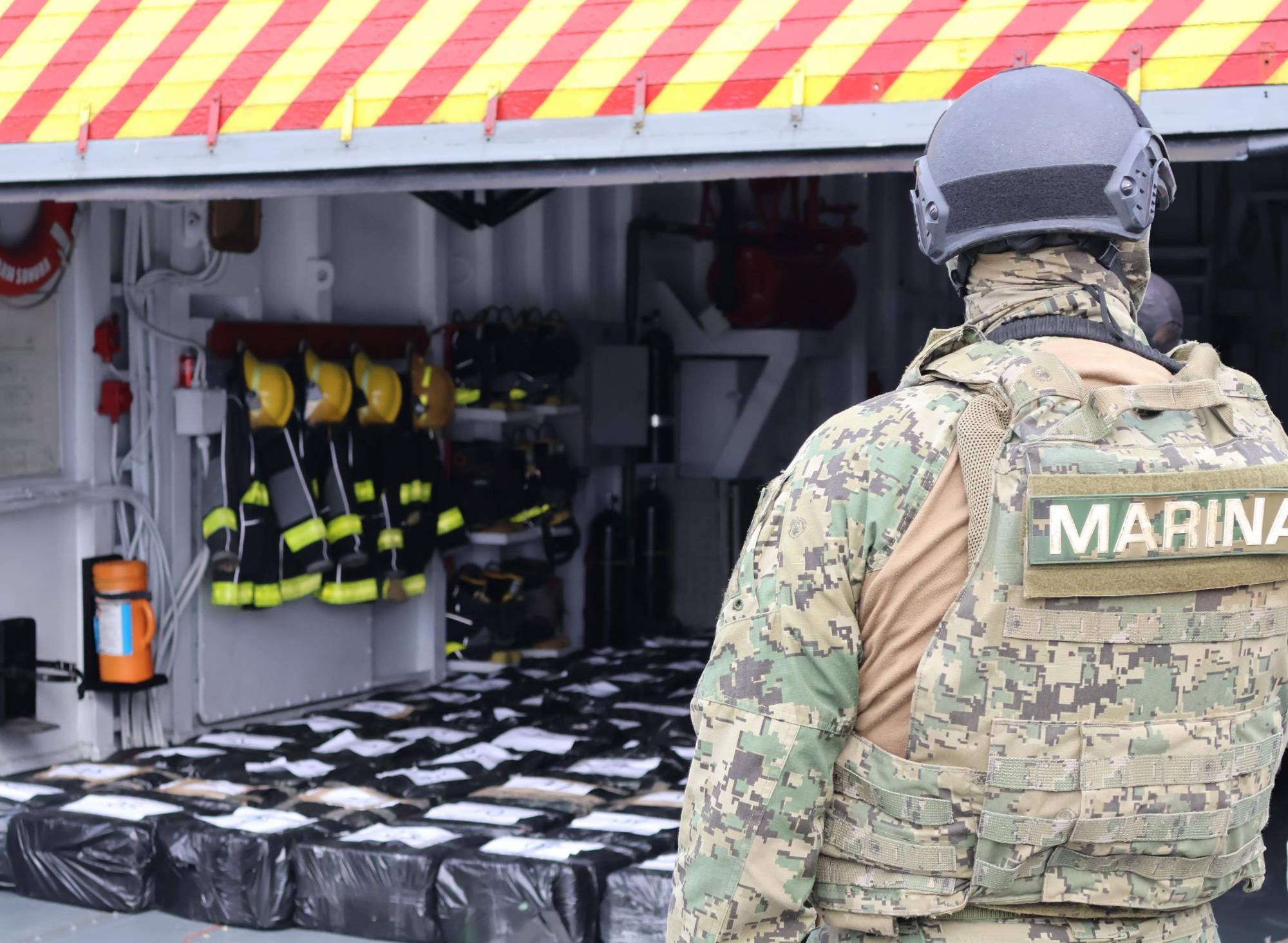 $!Armada de México y Guardia Costera de EU aseguran en altamar 188 bultos de cocaína