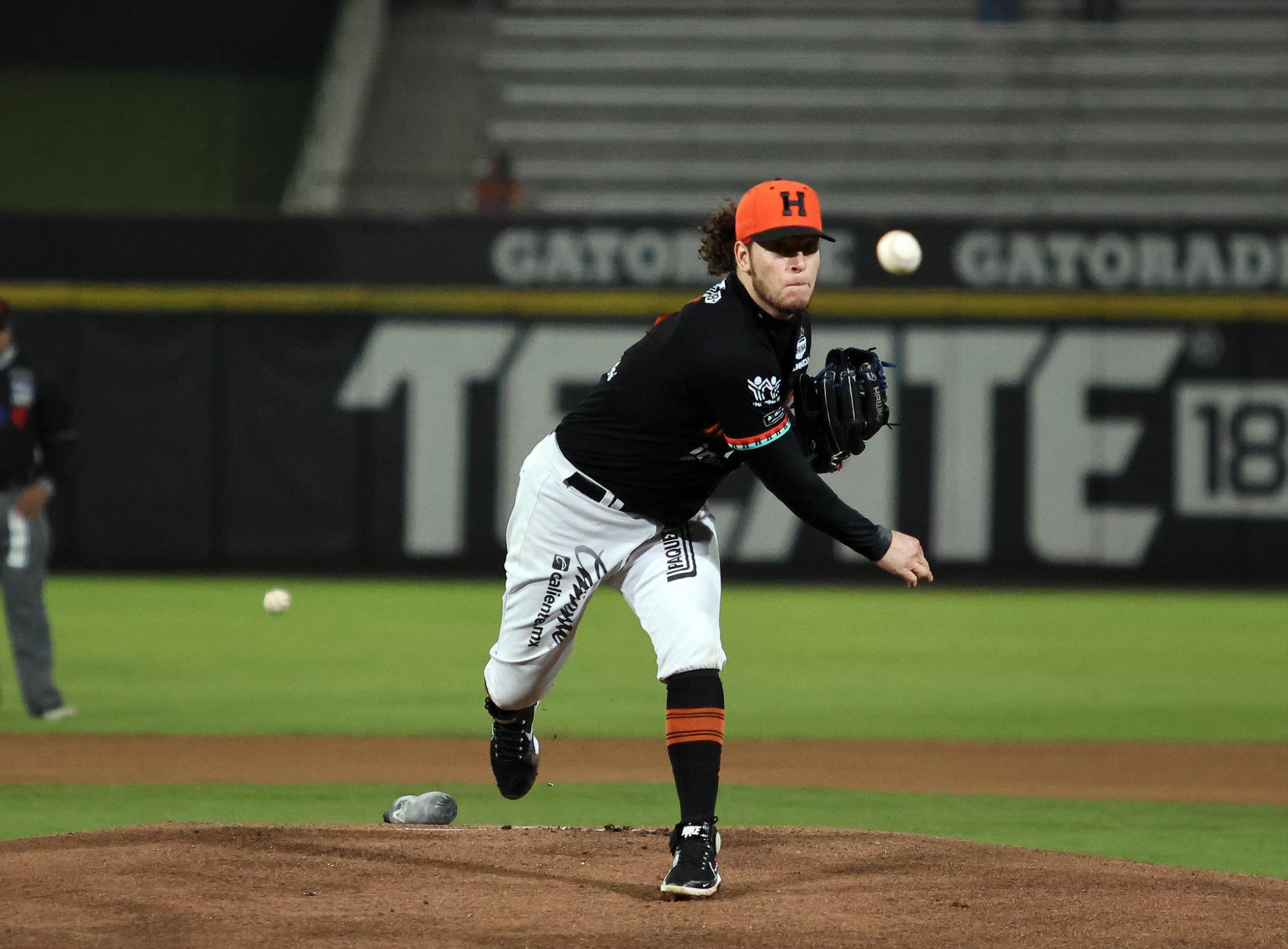 $!Con gran regreso Naranjeros amarra el Clásico Sonorense