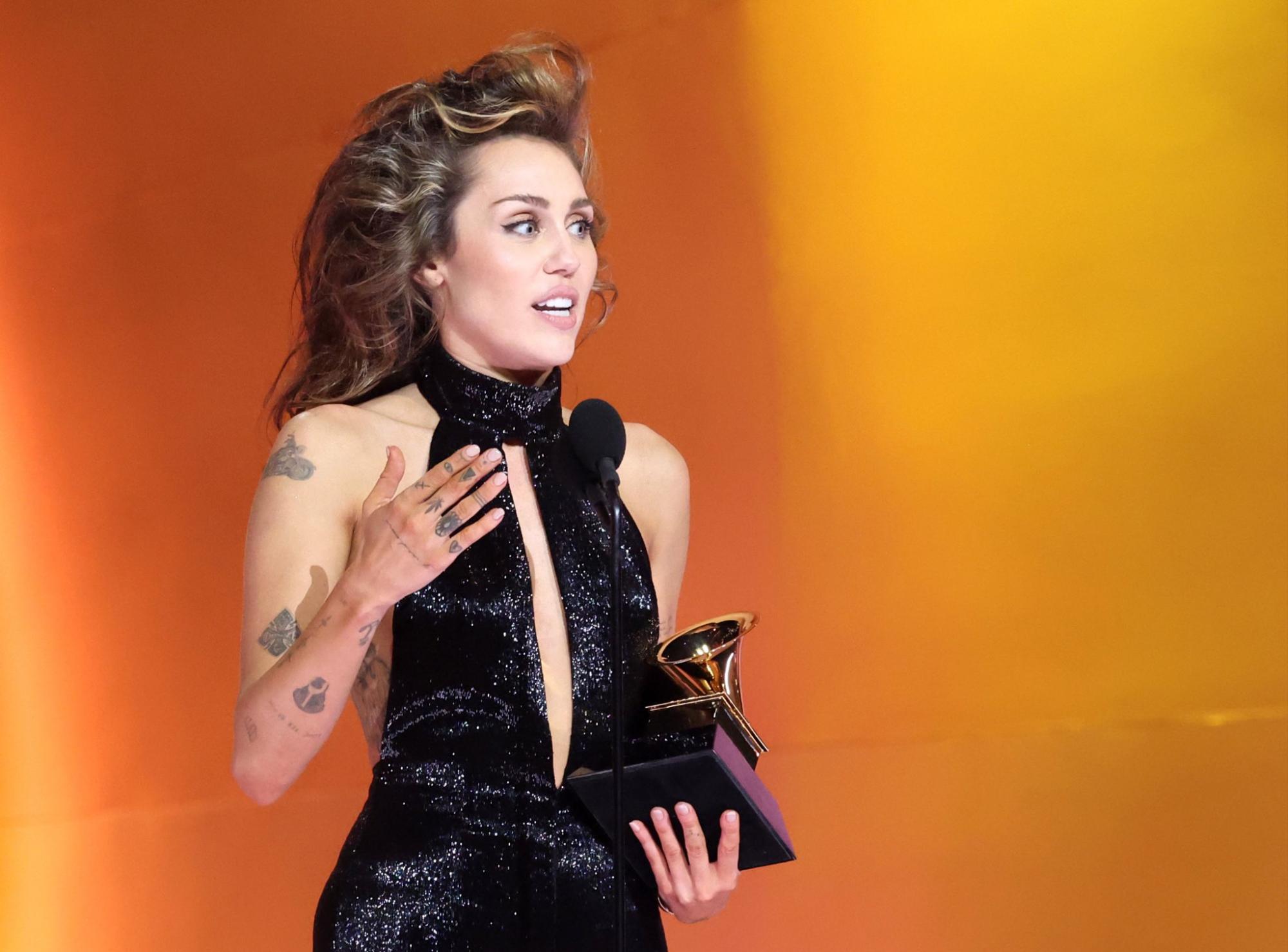 $!El Premio de Mejor Actuación Pop en Solitario fue para Miley Cyrus.