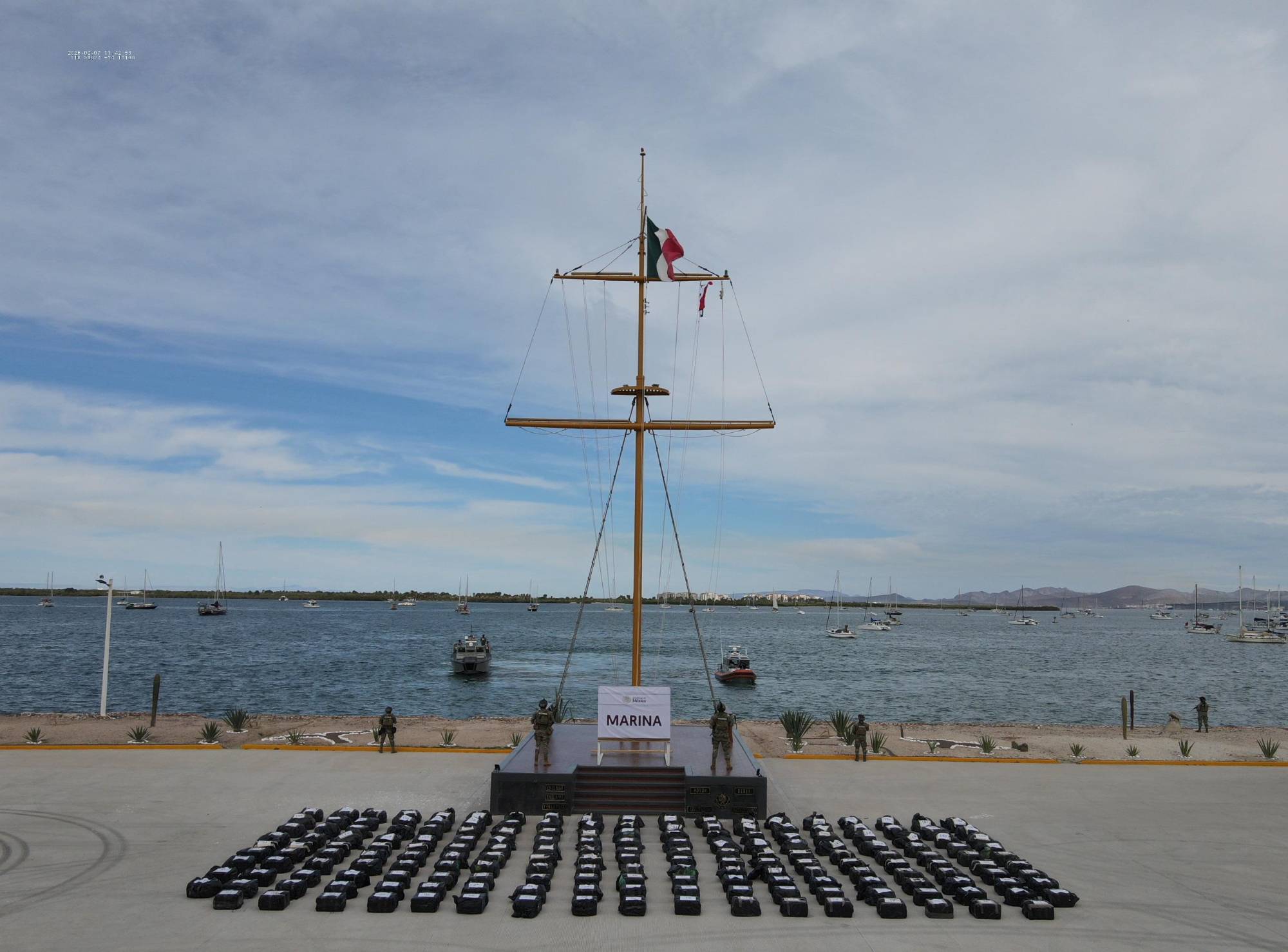 $!Armada de México y Guardia Costera de EU aseguran en altamar 188 bultos de cocaína