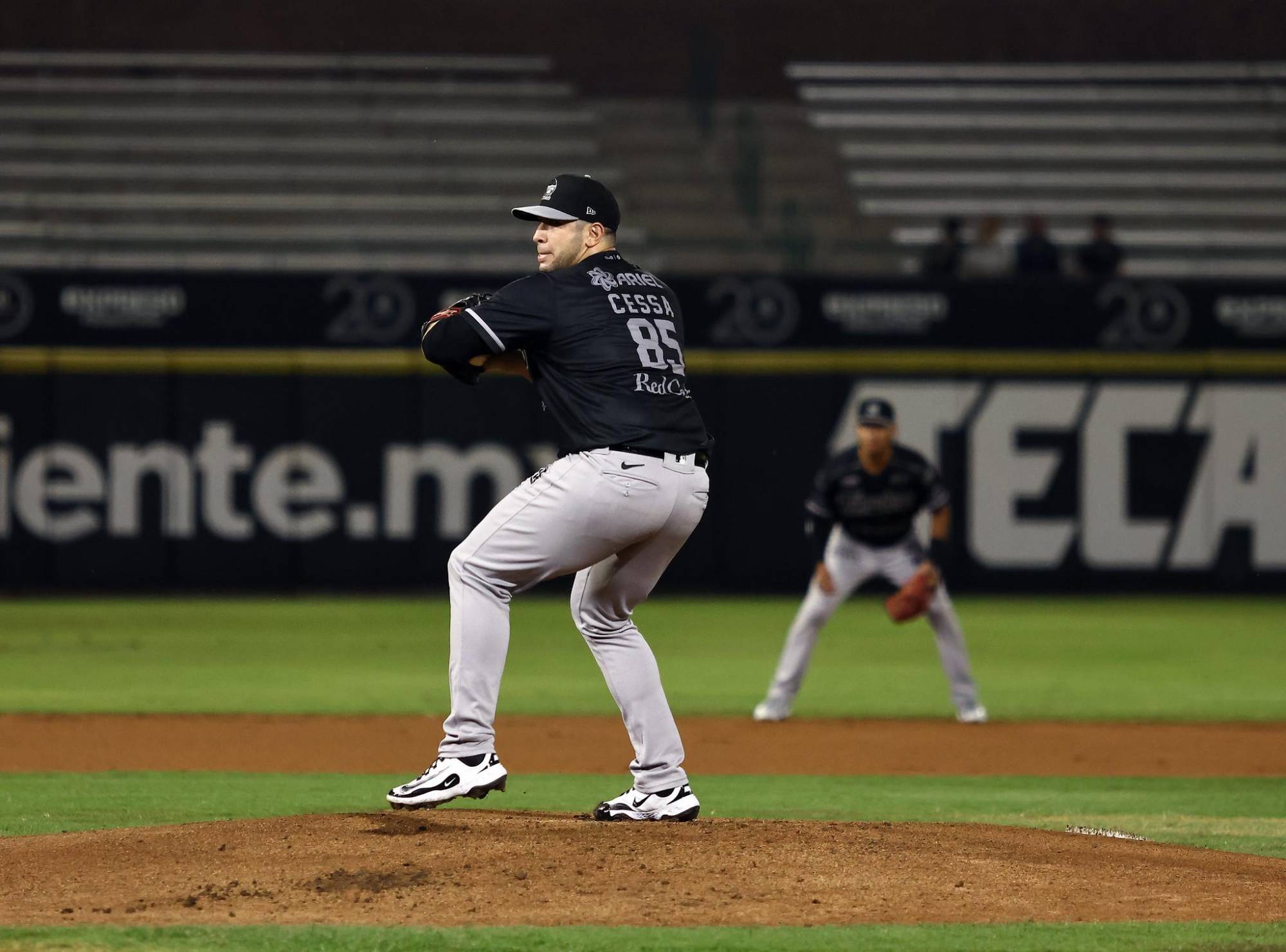 $!Tomateros caen en extrainnings y Naranjeros empatan la serie en Hermosillo