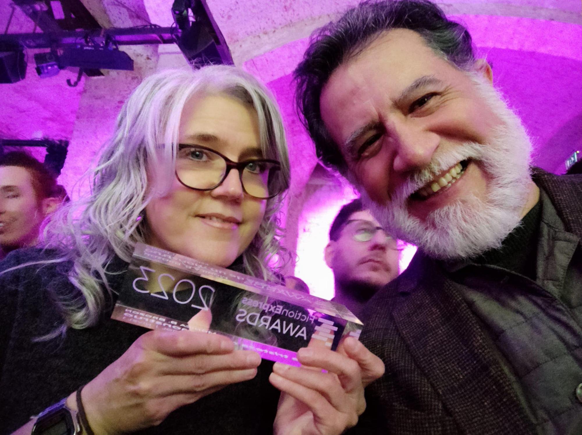 $!Mónica B. Brozón con el cónsul de México en Bacerlona, José Antonio Mendoza.