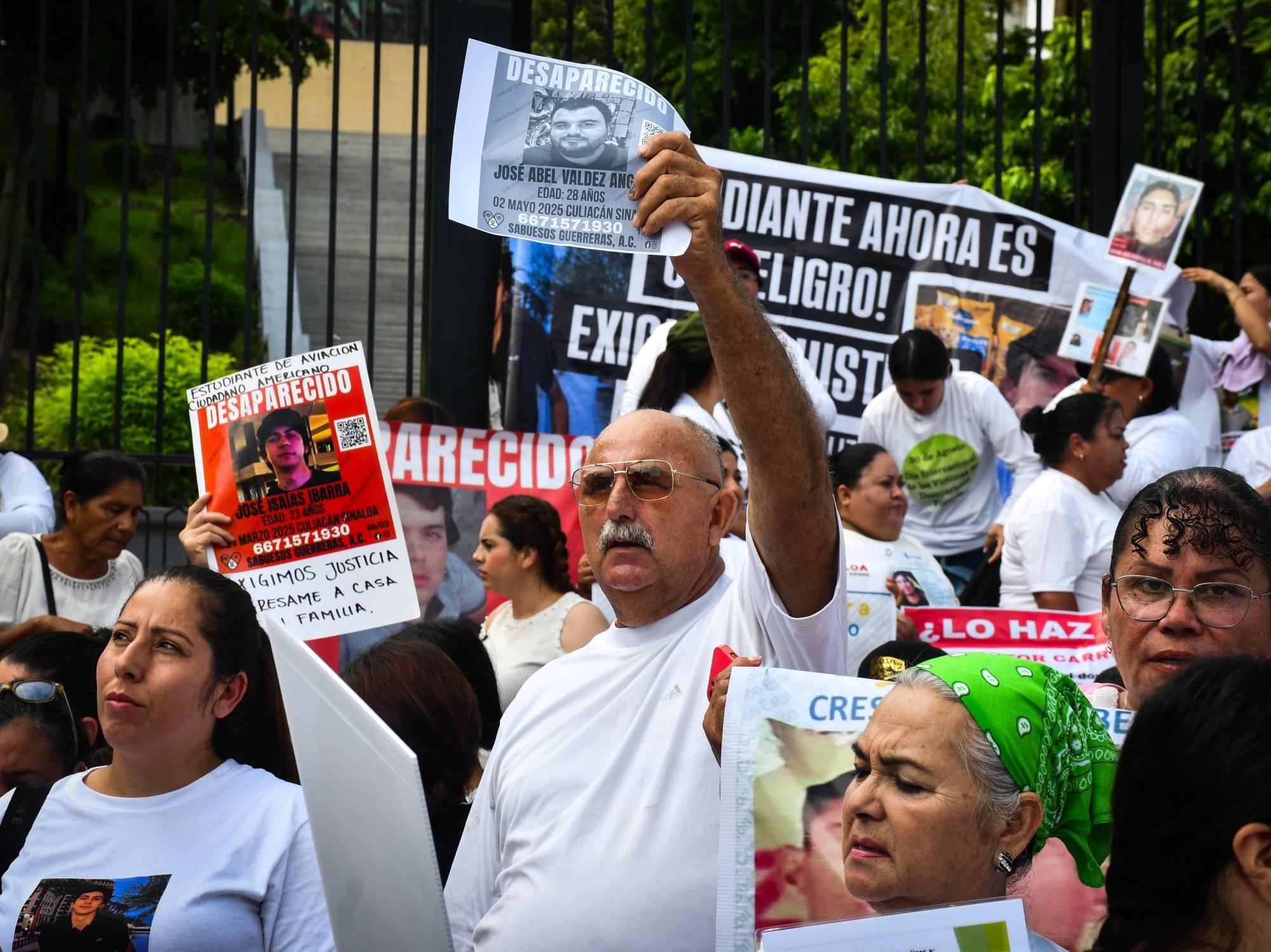 $!En Culiacán, marchan familias para visibilizar crisis de desapariciones en Sinaloa