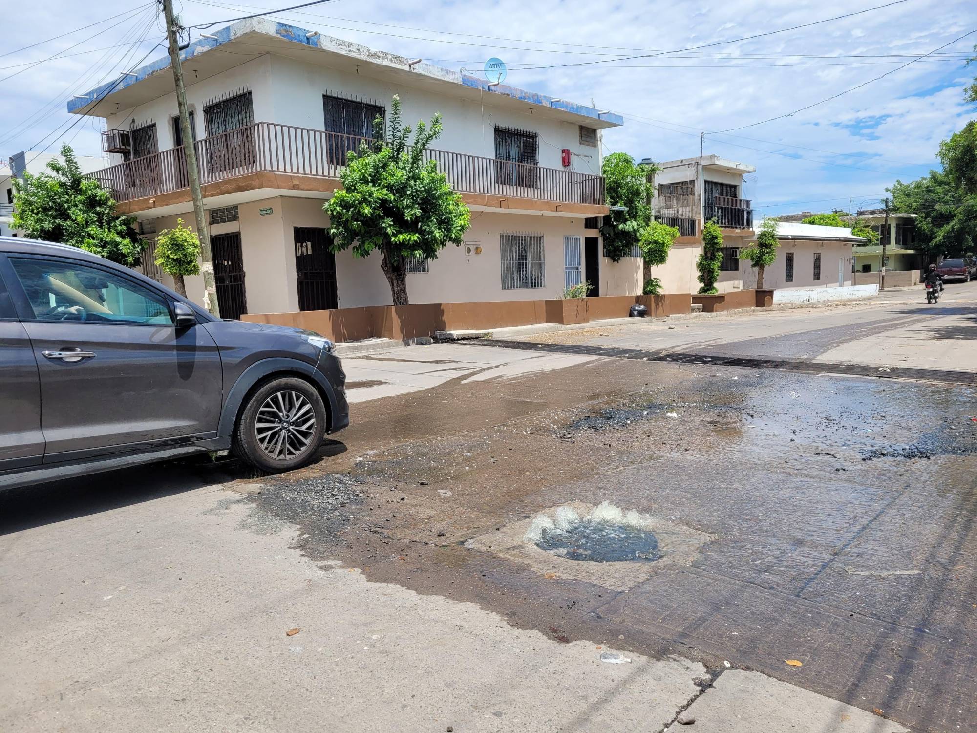 $!Hace tres días hay fuga de aguas negras en la colonia Rosales; Japac no ha atendido el reporte