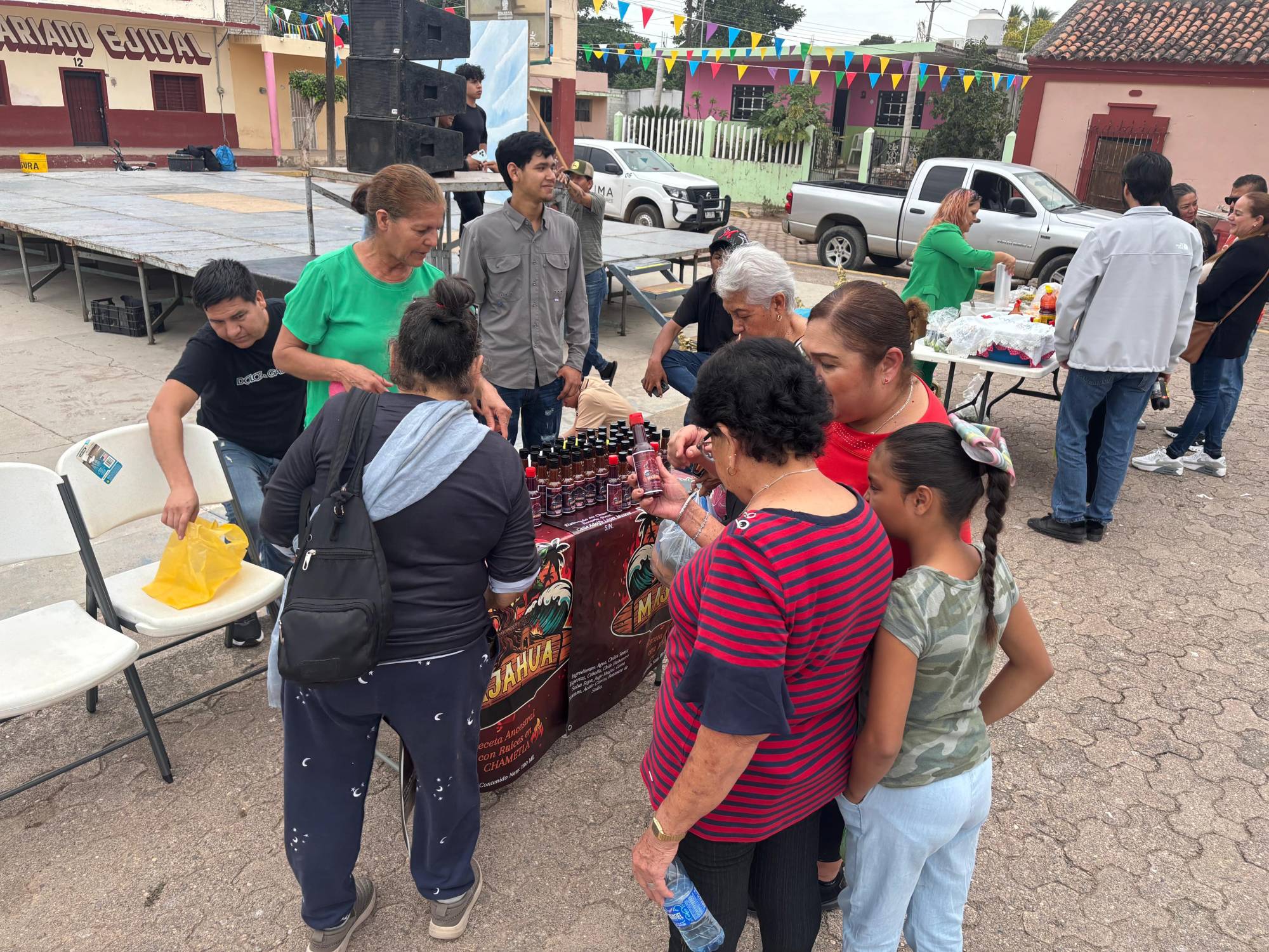 $!¡Sabor a mariscos y tradición! La historia de la familia de Chametla que triunfa con la salsa Majahua