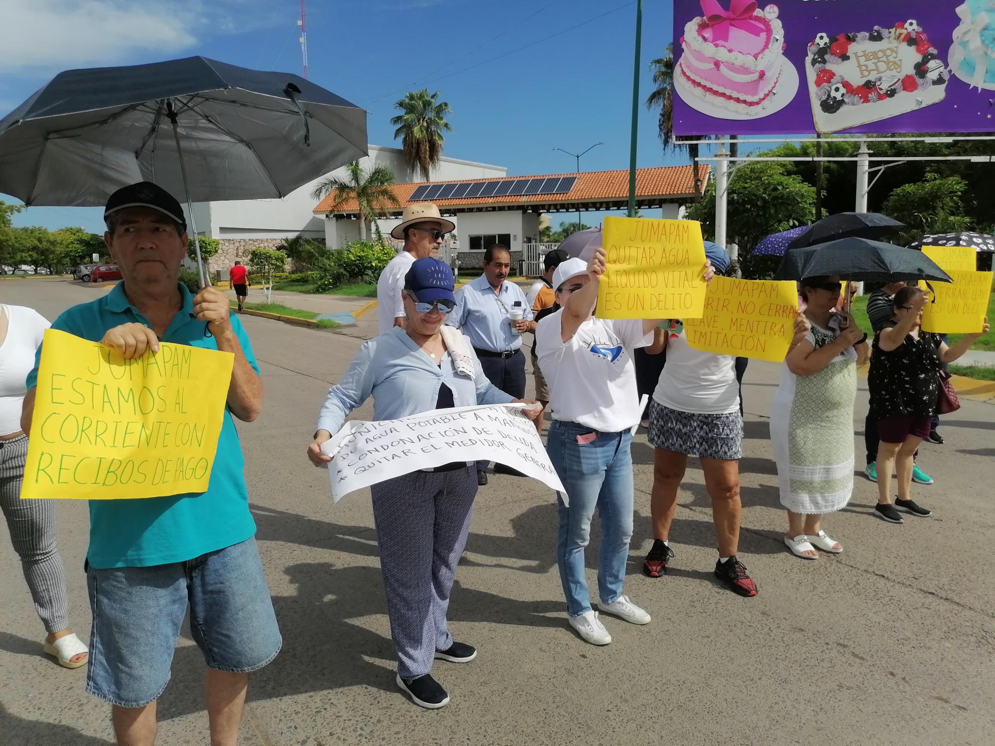 $!Les cortan el agua por deuda de $4 millones en Los Mangos I