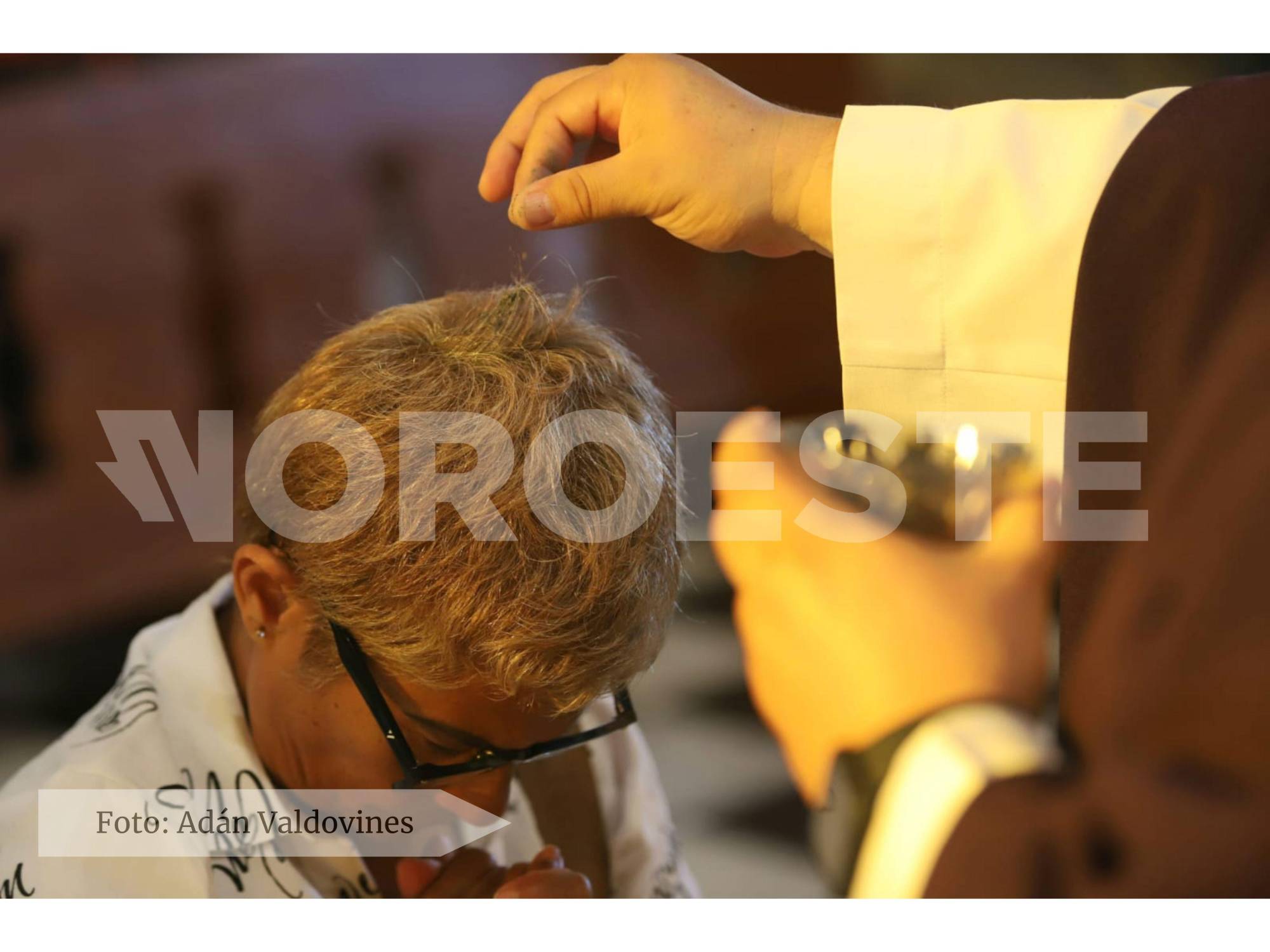 $!Cumplen feligreses con el Miércoles de Ceniza en Mazatlán