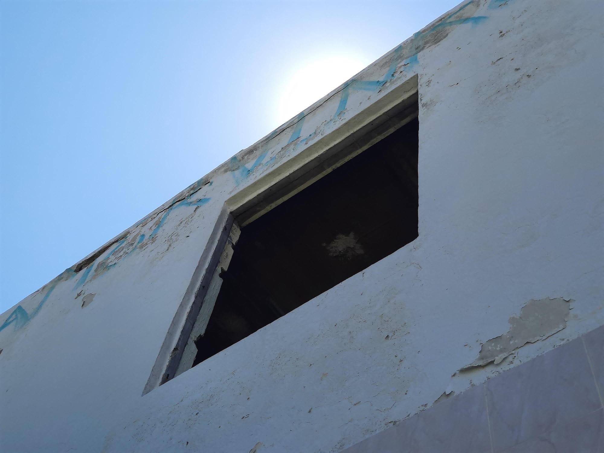 $!En el olvido, abandonado e incendiado, el Centro Regional de Comunicaciones en Mazatlán