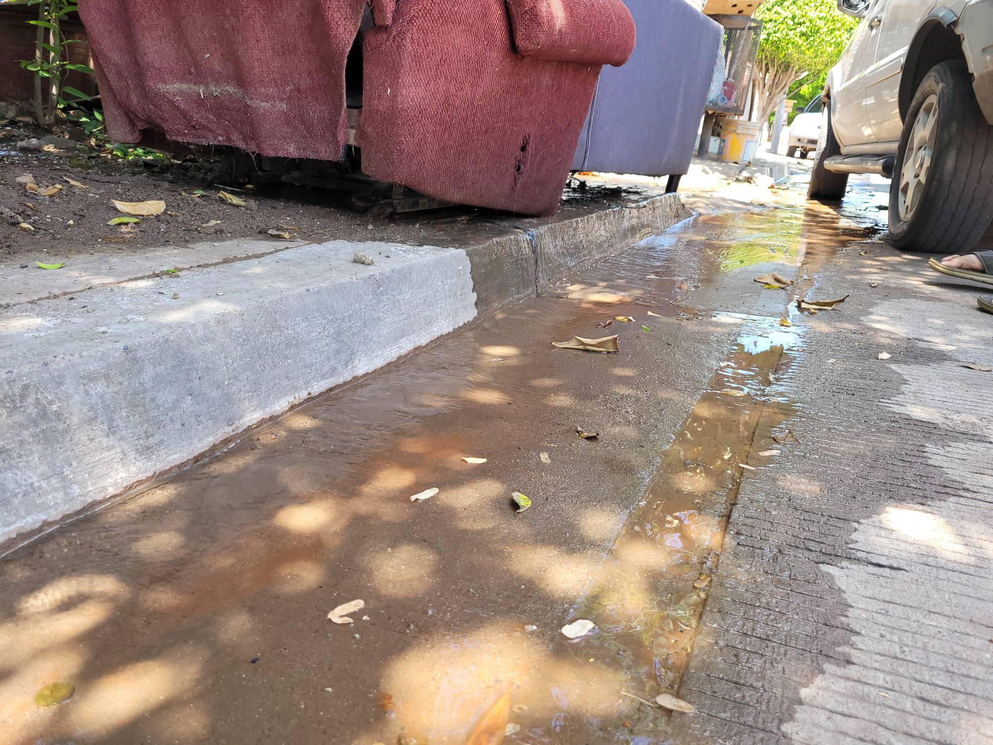$!Hace cuatro días que agua limpia brota en la Agustina Ramírez, Culiacán, pese a sequía