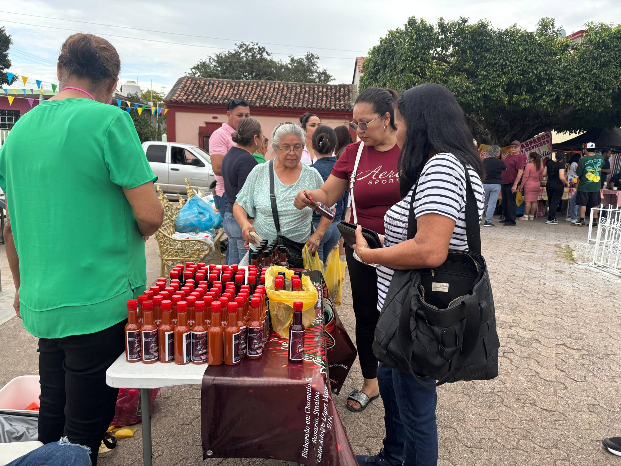 $!¡Sabor a mariscos y tradición! La historia de la familia de Chametla que triunfa con la salsa Majahua