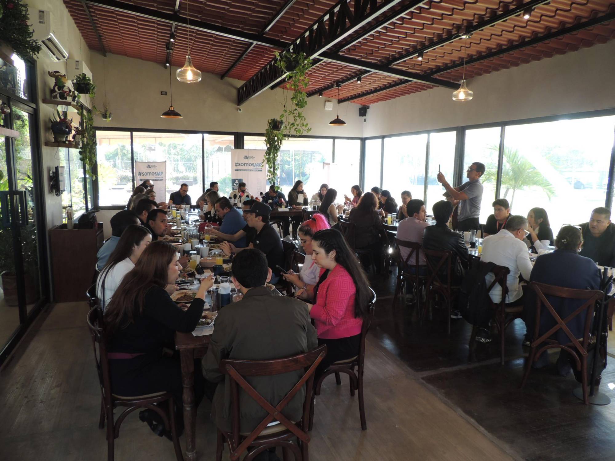 $!Representantes de los medios de comunicación acuden a la rueda de prensa.