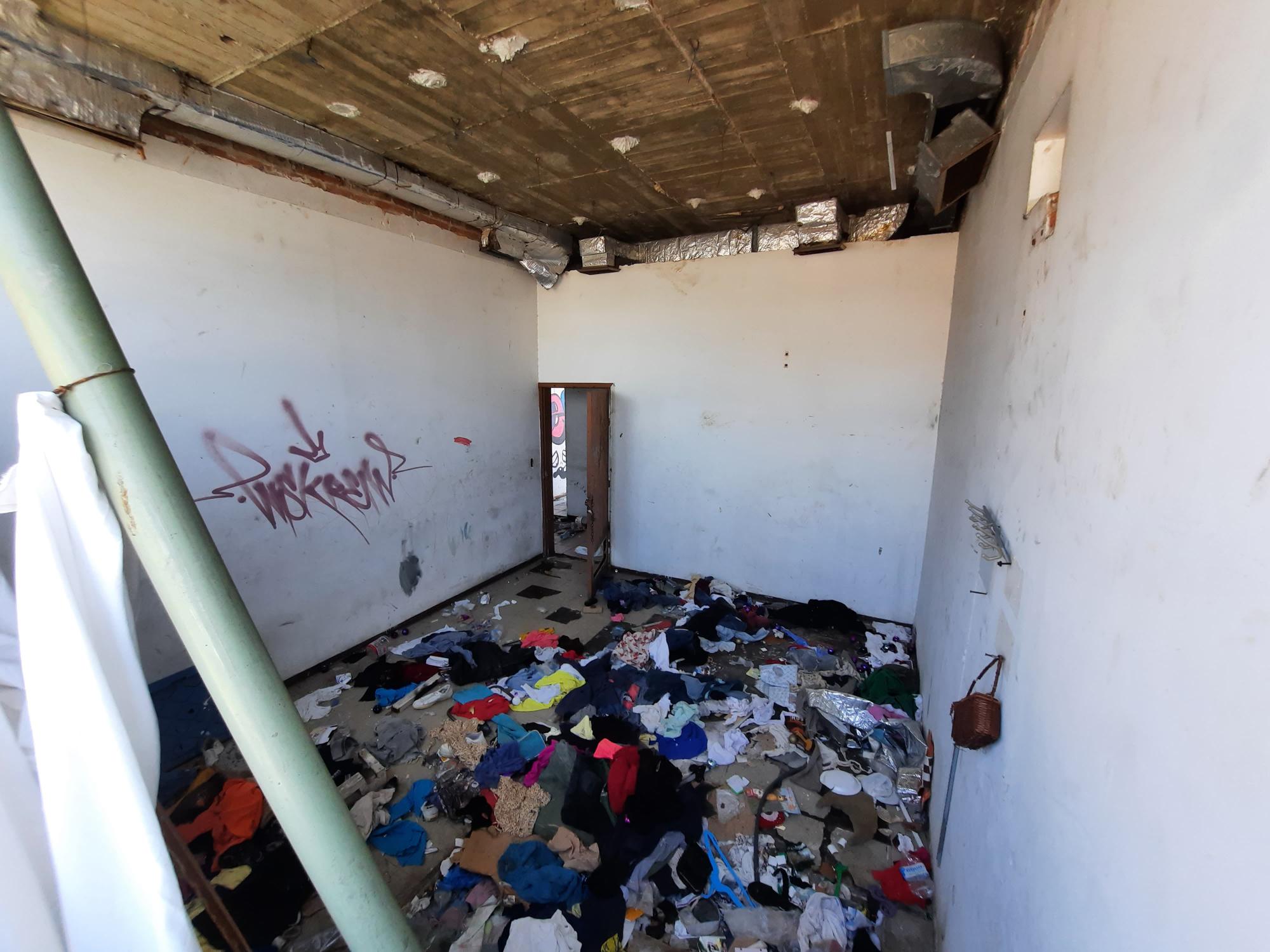 $!En el olvido, abandonado e incendiado, el Centro Regional de Comunicaciones en Mazatlán