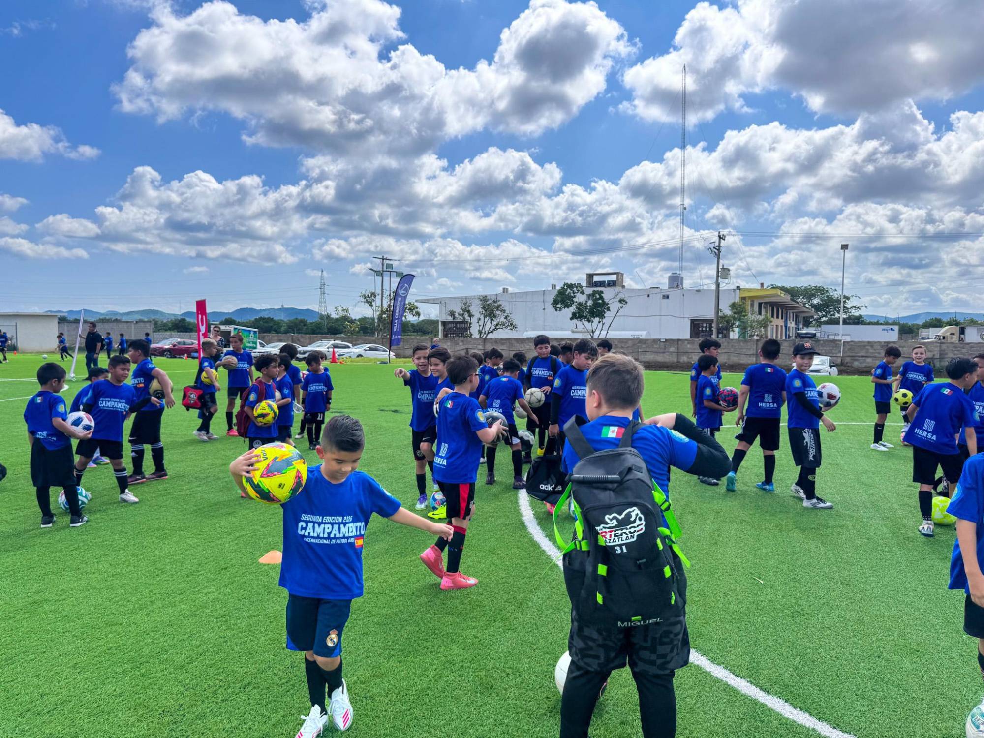 $!Inicia campamento de futbol de talla internacional, en Mazatlán