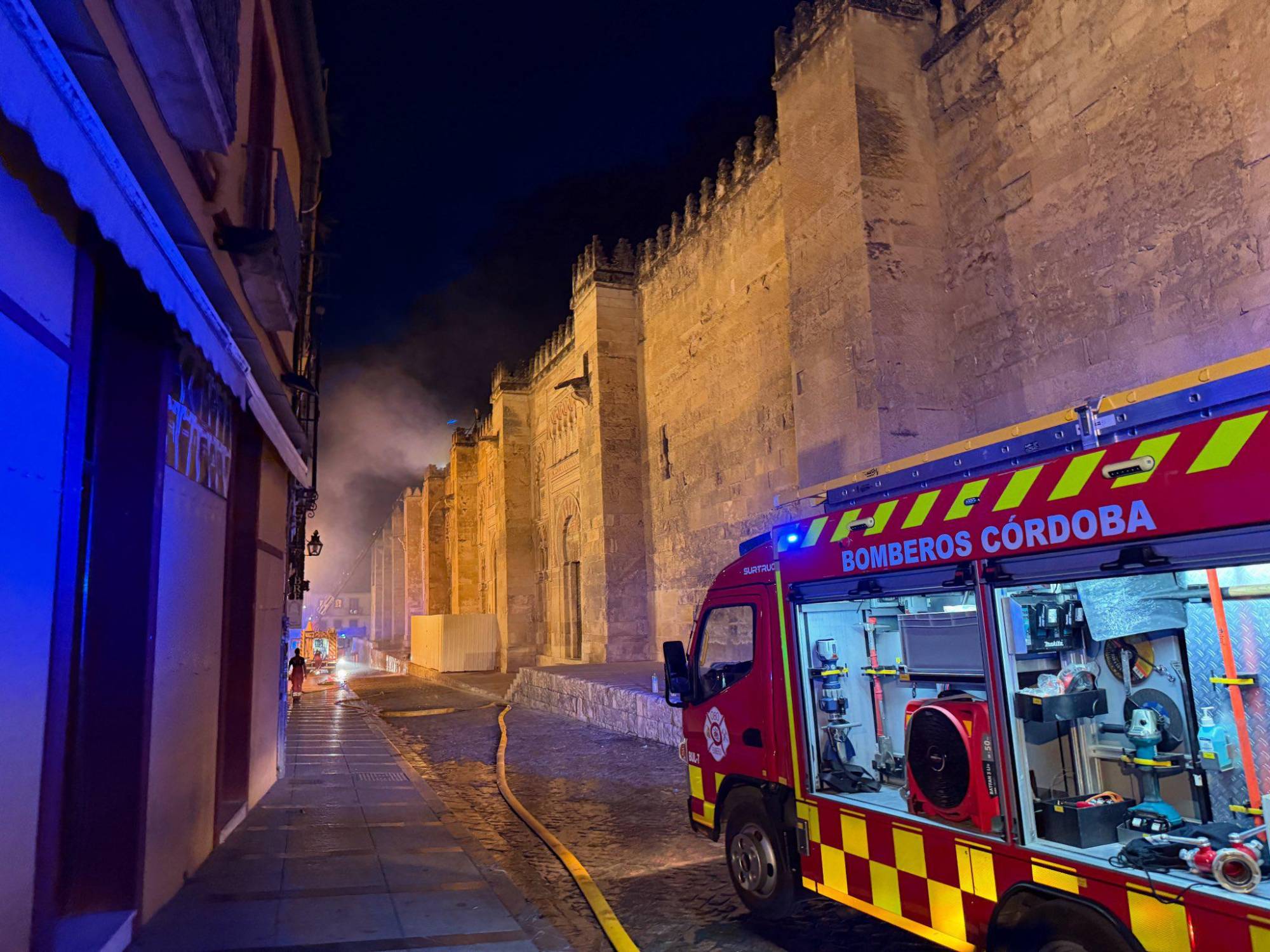 $!Activan el Plan Nacional de Emergencias tras el incendio en la Mezquita-Catedral de Córdoba