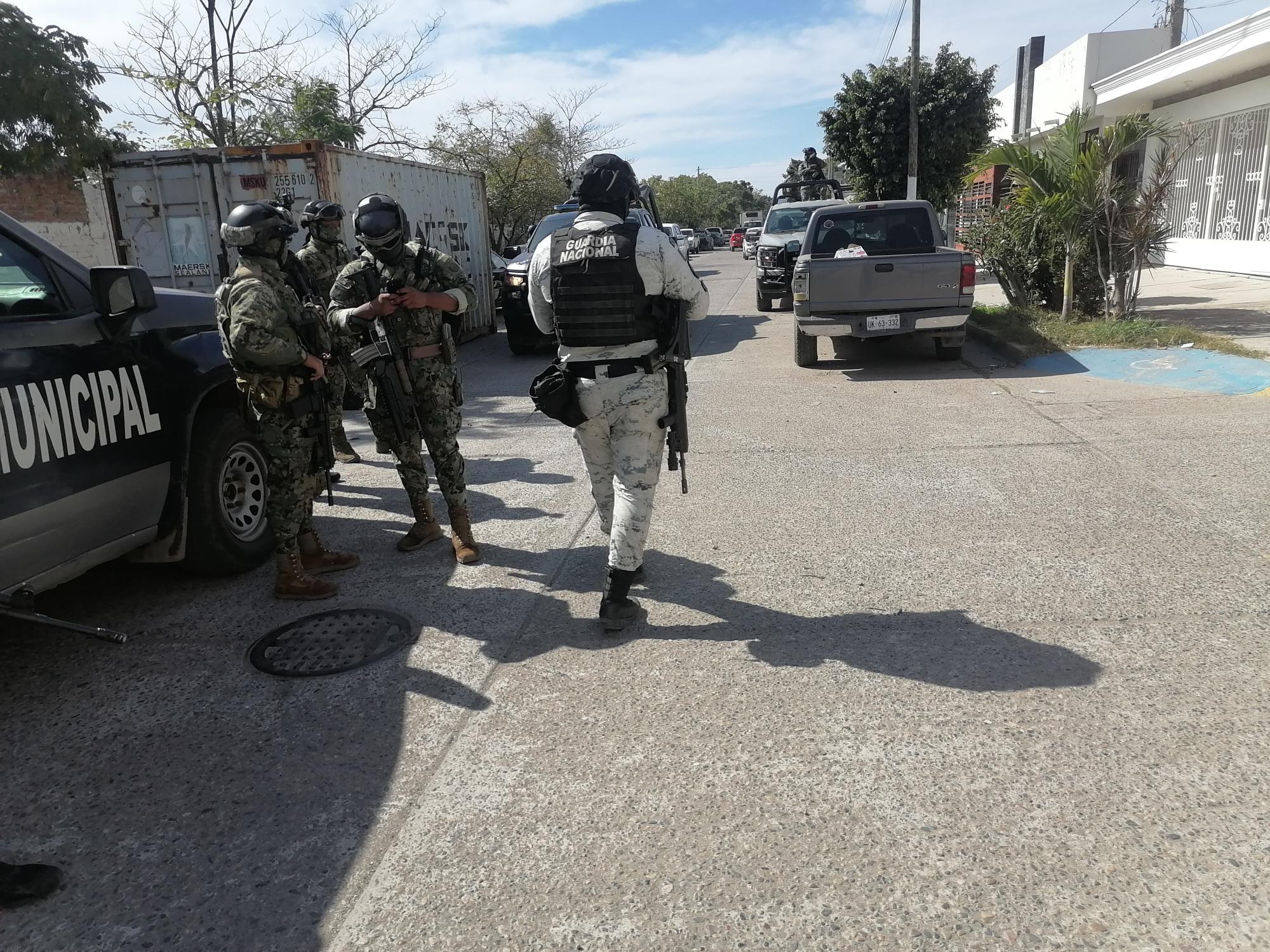 $!Hombres armados disparan contra fachada de una casa en la colonia Francisco Villa, en Mazatlán