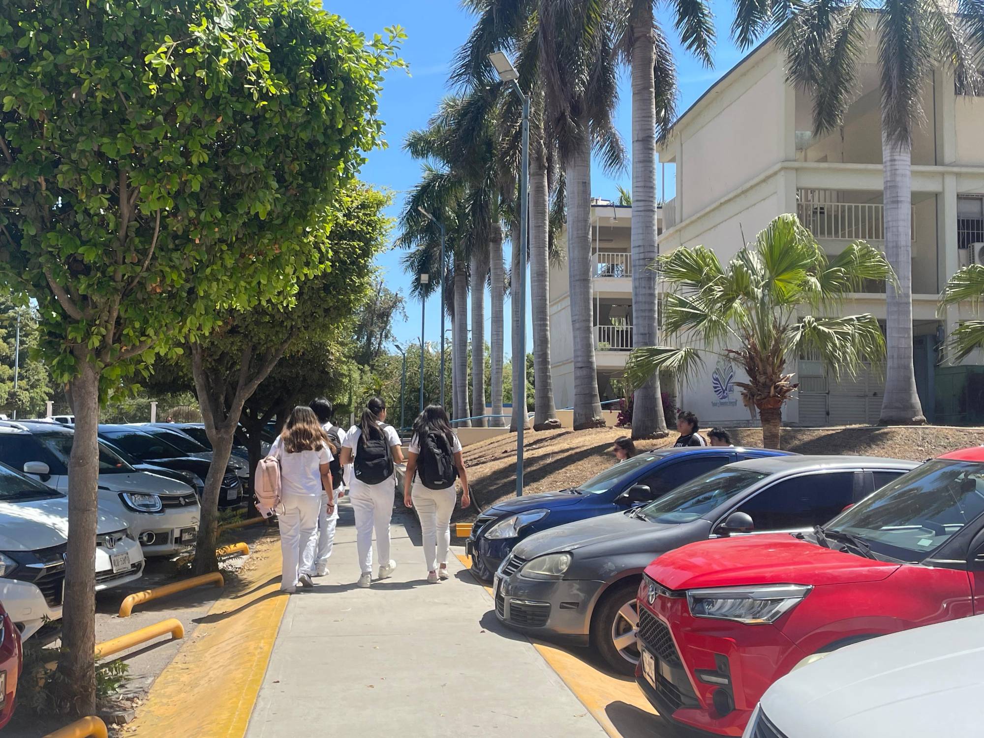 $!Sin aulas, sin equipo y con cobros extra en la UAS por universalidad de ingreso