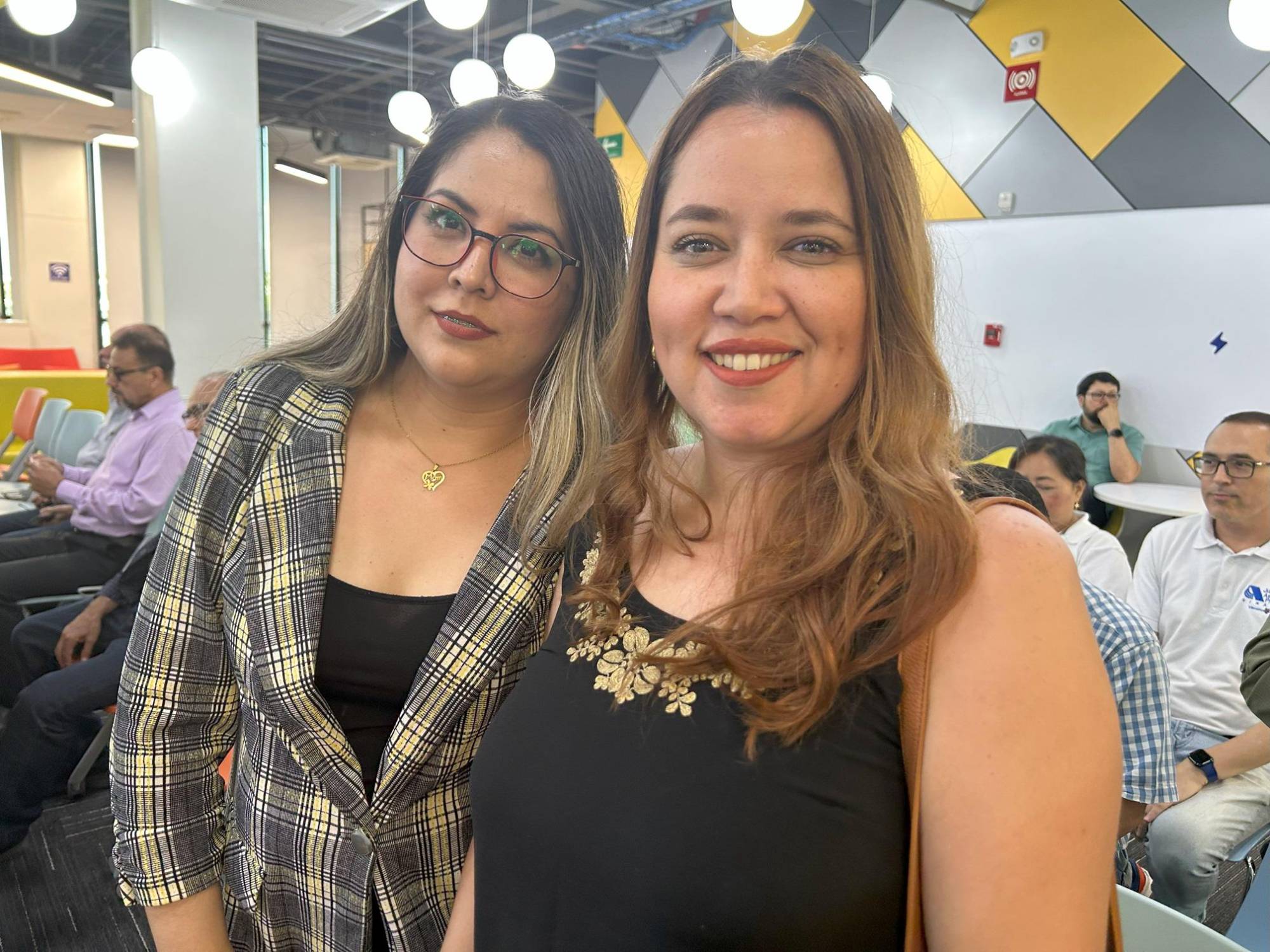 $!Aiko Tanamachi y Carolina Amarillas.