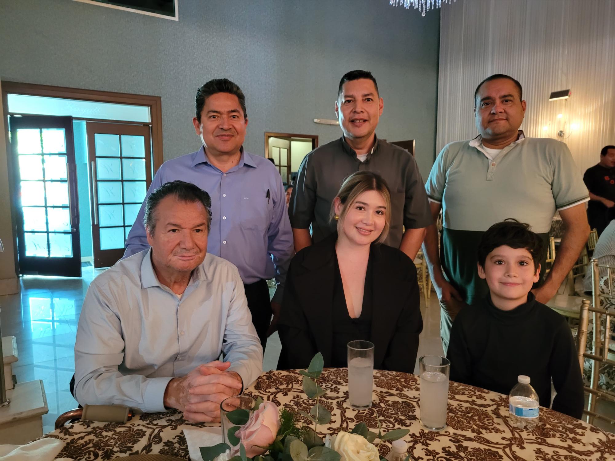 $!Padre Guillermo Muñoz, Padre Alejandro Sánchez, Padre Jesús López Sánchez, Agustín Fajardo Piñonez, Flor Montoya y Santiago Montoya.