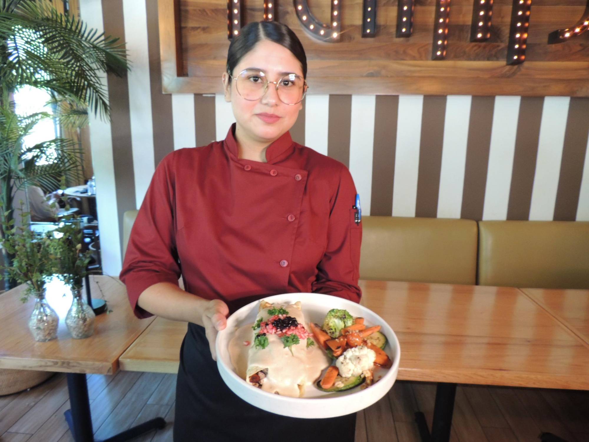 $!Mayra Gil, del Villa Unión Brasa y Masa, ofrecerá un omelette relleno de carne de res y puerco, frutos secos, con un toque de licor de jerez, y la salsa tradicional.