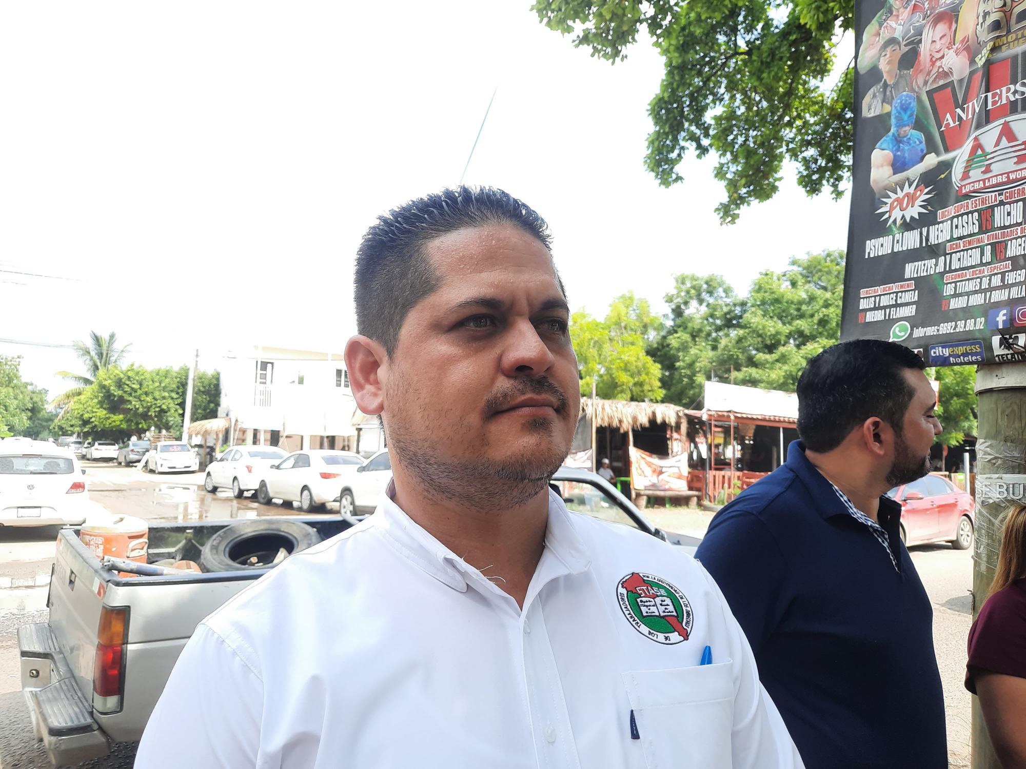 $!Trabajadores del Stase en Mazatlán protestan contra Rector de la UPSIN