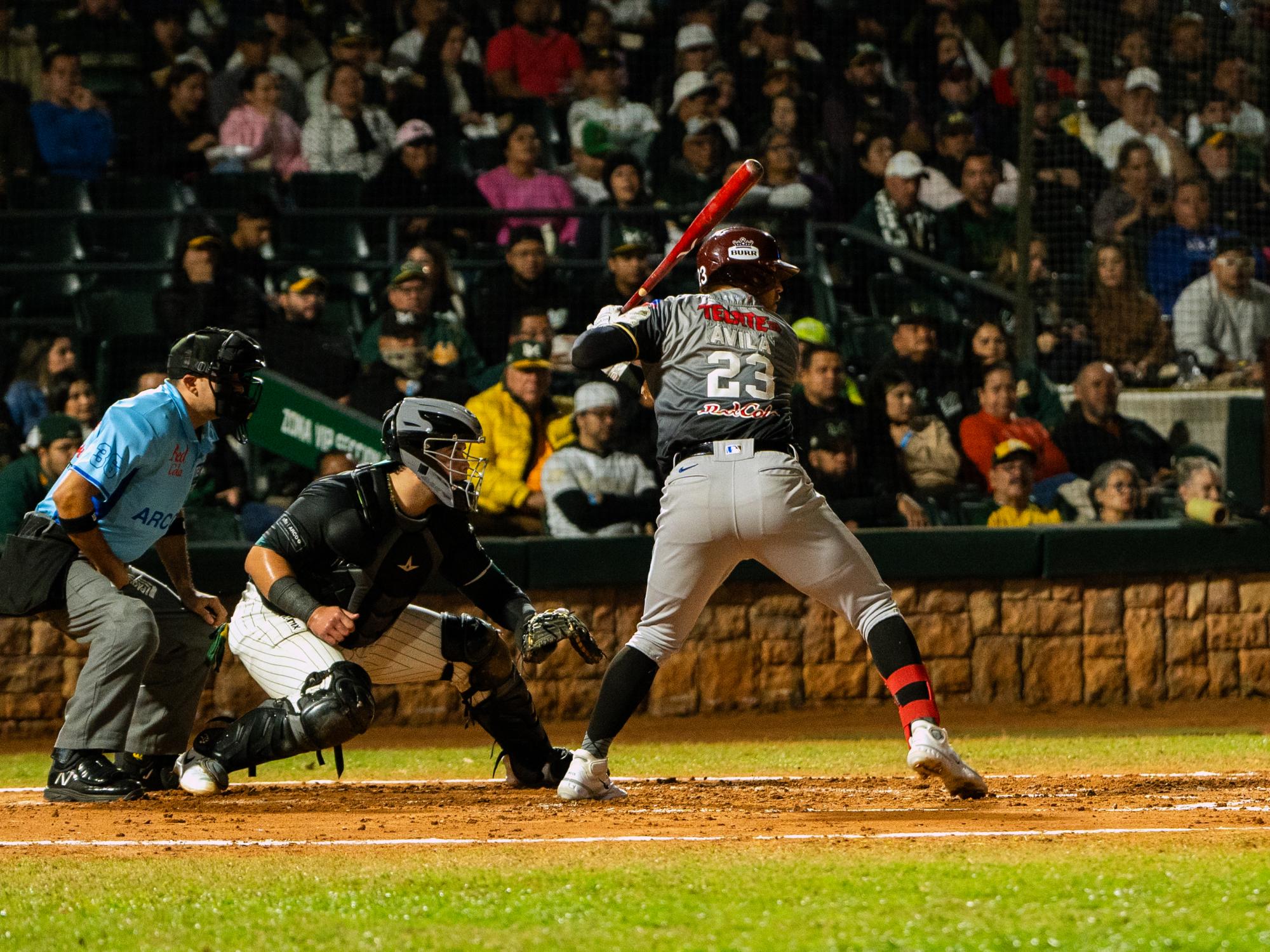 $!La ofensiva de Tomateros de Culiacán luce sobre Cañeros de Los Mochis