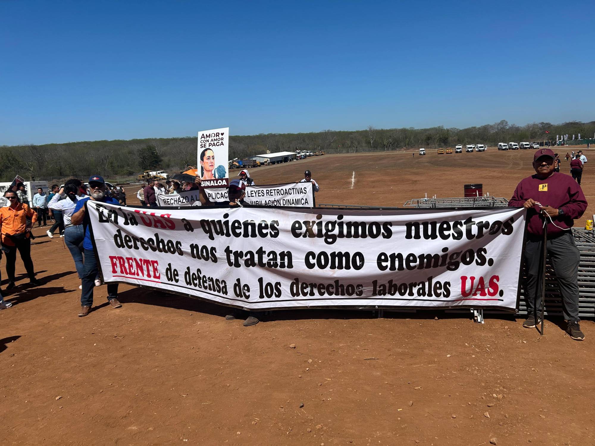 $!Exigen jubilados de la UAS transparencia y fin a un manejo opaco de los recursos durante visita de Sheinbaum