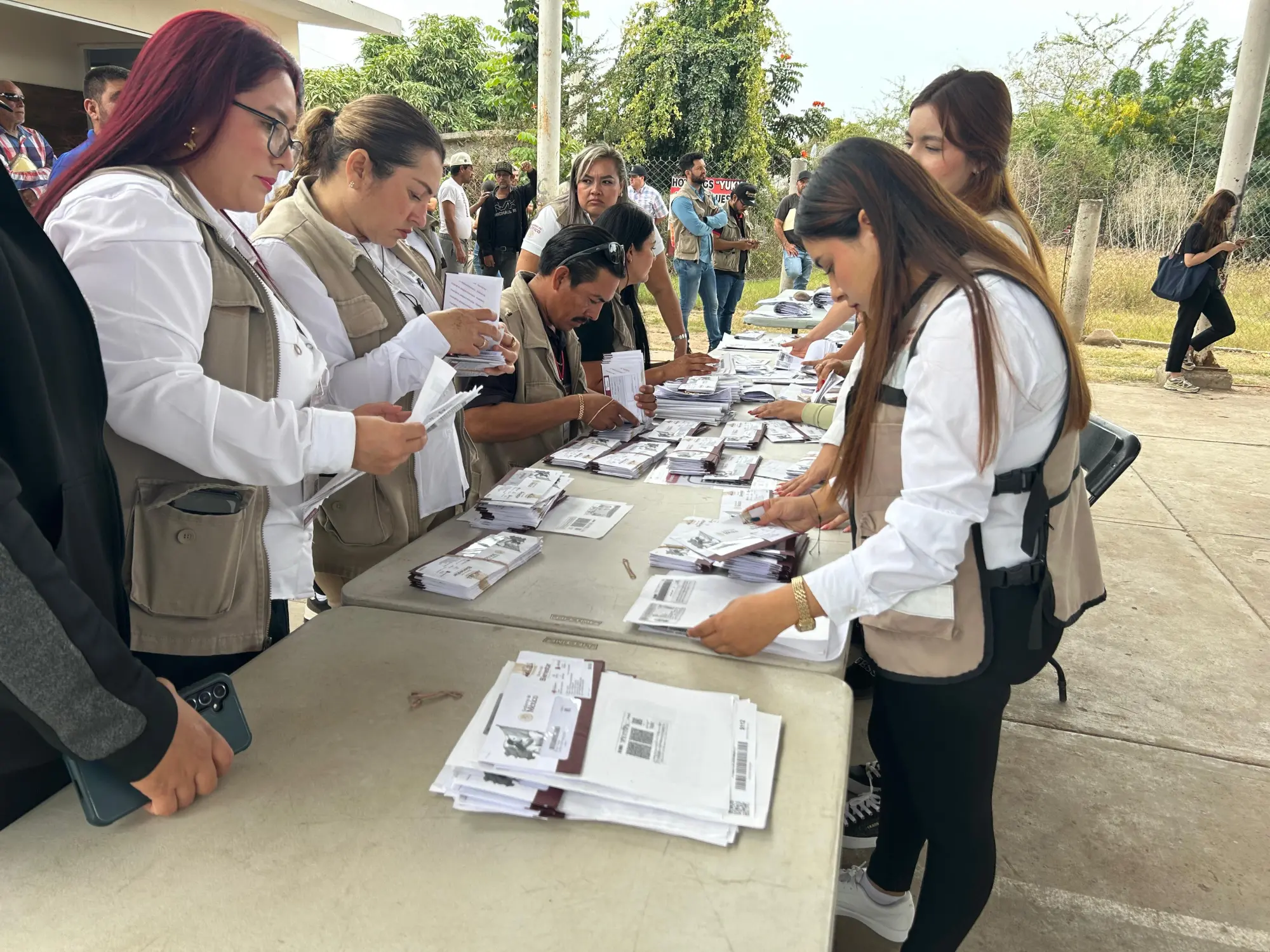 $!Entregan tarjetas de Bienpesca en Cospita: Apoyo aumenta a 8 mil pesos para pescadores de Sinaloa