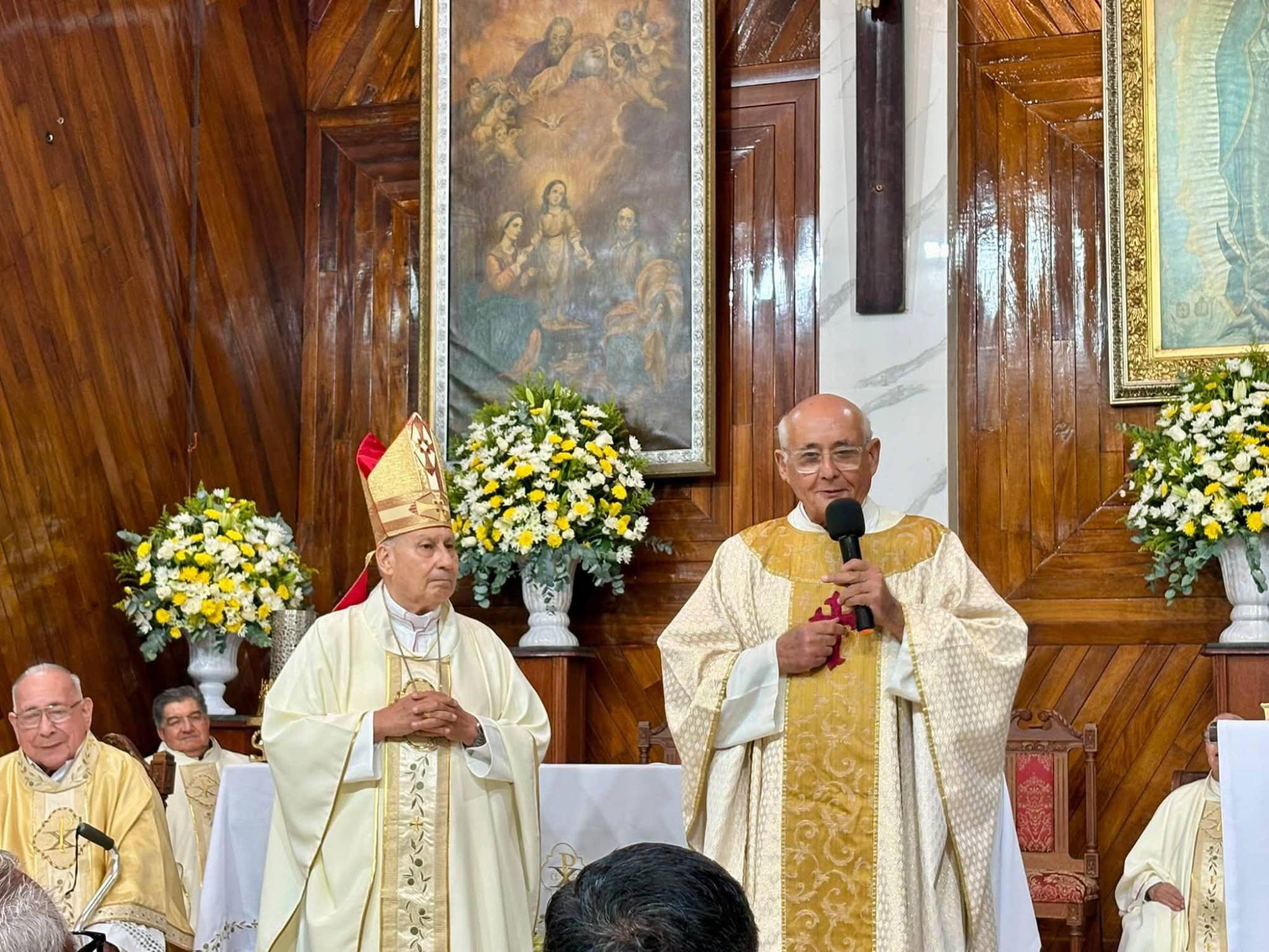 $!Monseñor Agapito y Padre Amador cumplen 50 años de servicio sacerdotal