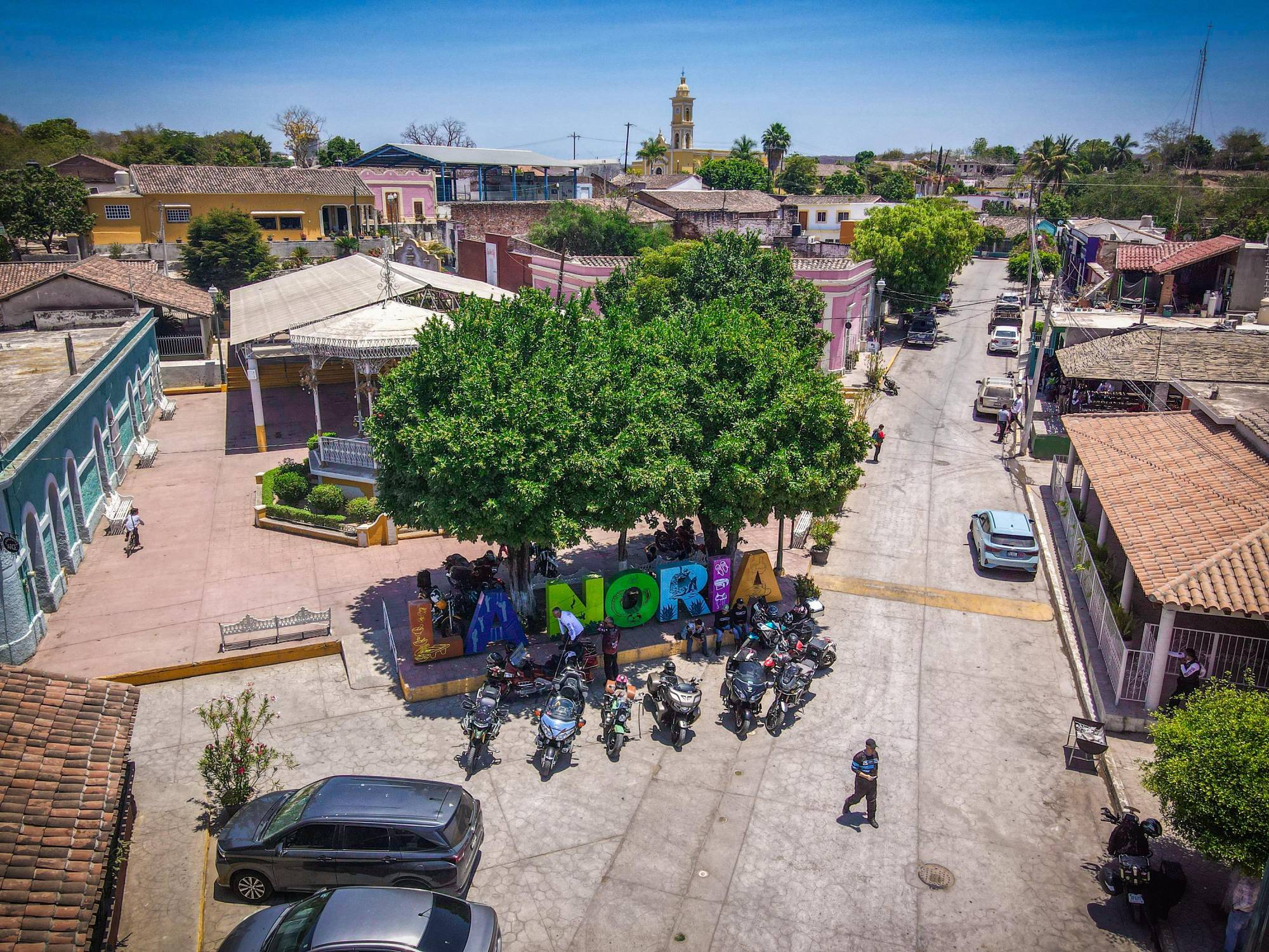 $!Motociclistas son un alivio para la economía de los restaurantes de La Noria: Aureliano Reátiga