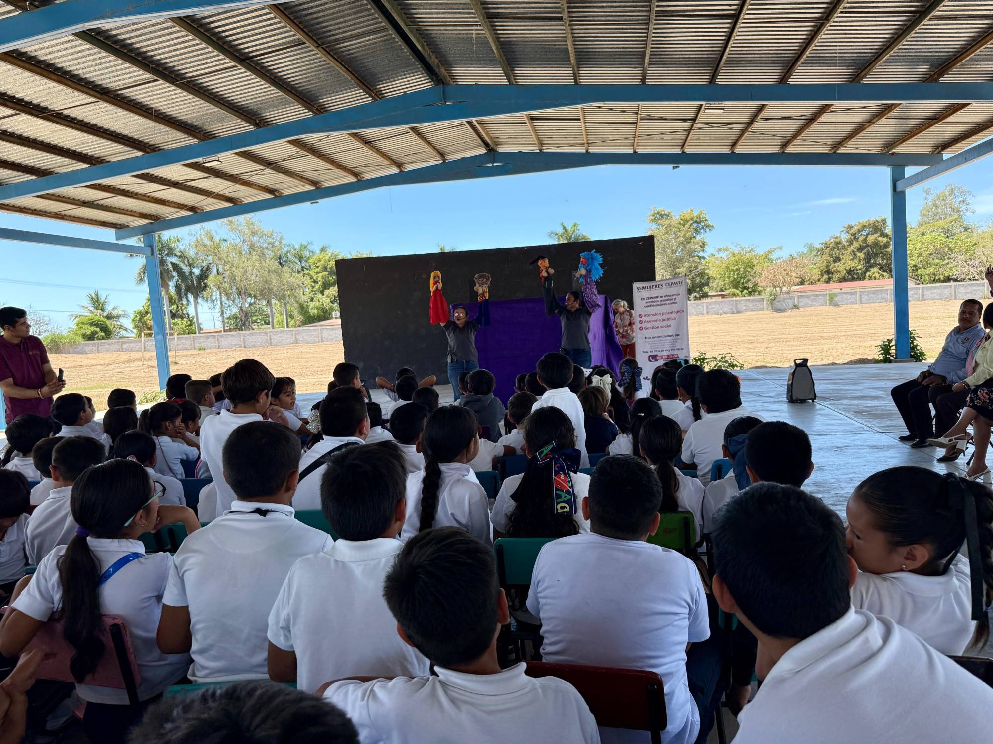 $!Buscan prevenir la violencia familiar con teatro guiñol en escuelas de Eldorado