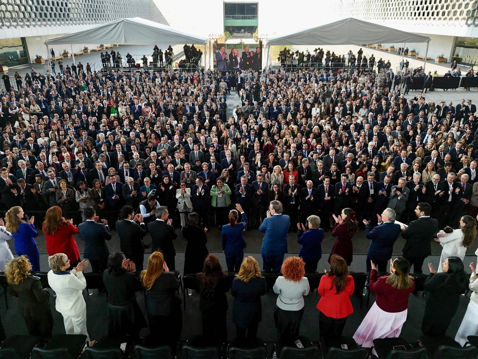 $!México tiene certidumbre para inversiones, asegura Sheinbaum; Ebrard destaca más de 406 mil millones de dólares en 2 mil proyectos