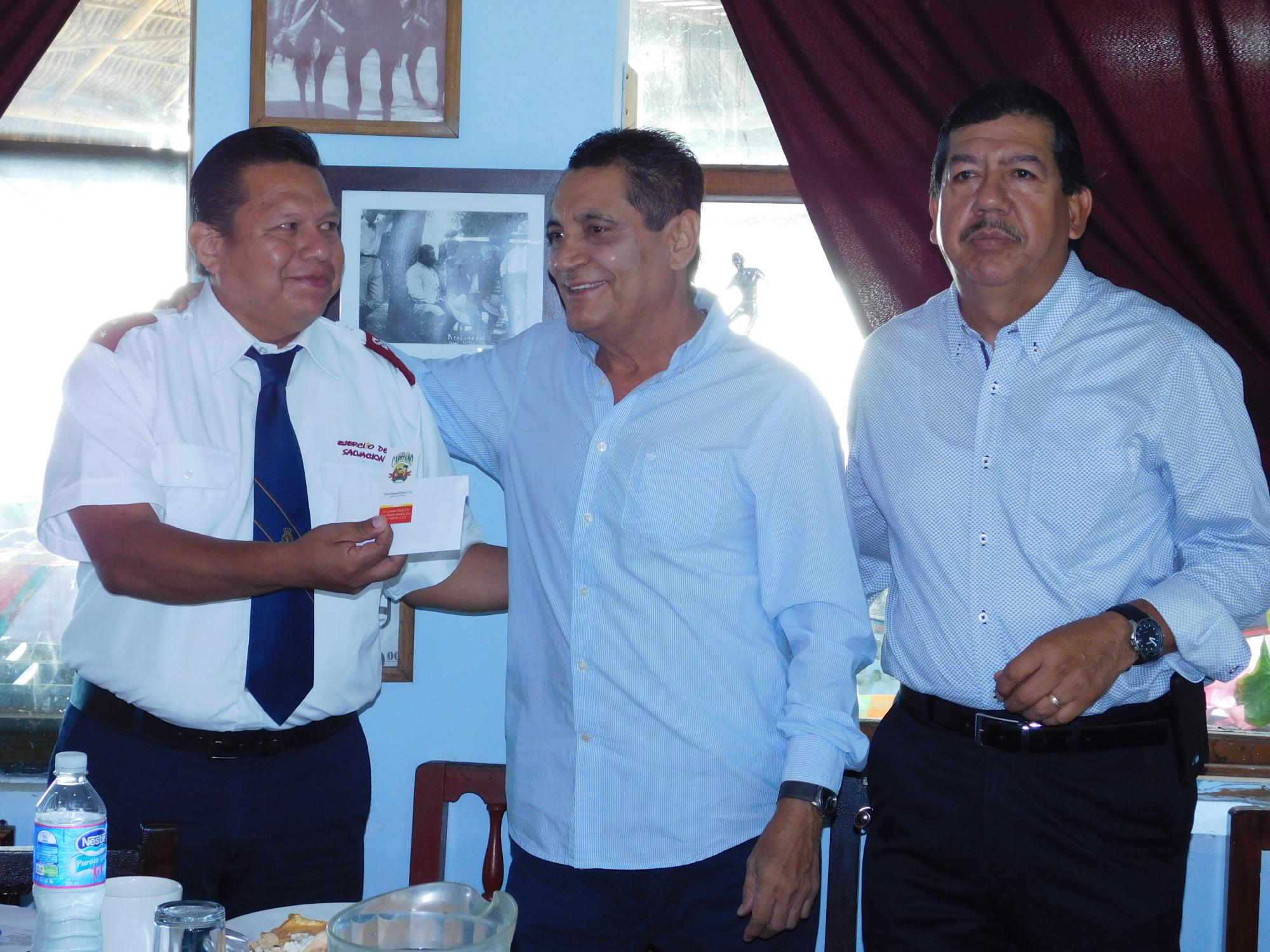 $!Conferencia de prensa de la primera fuerza de futbol donde se hizo la entrega de taquetes a jugadores.