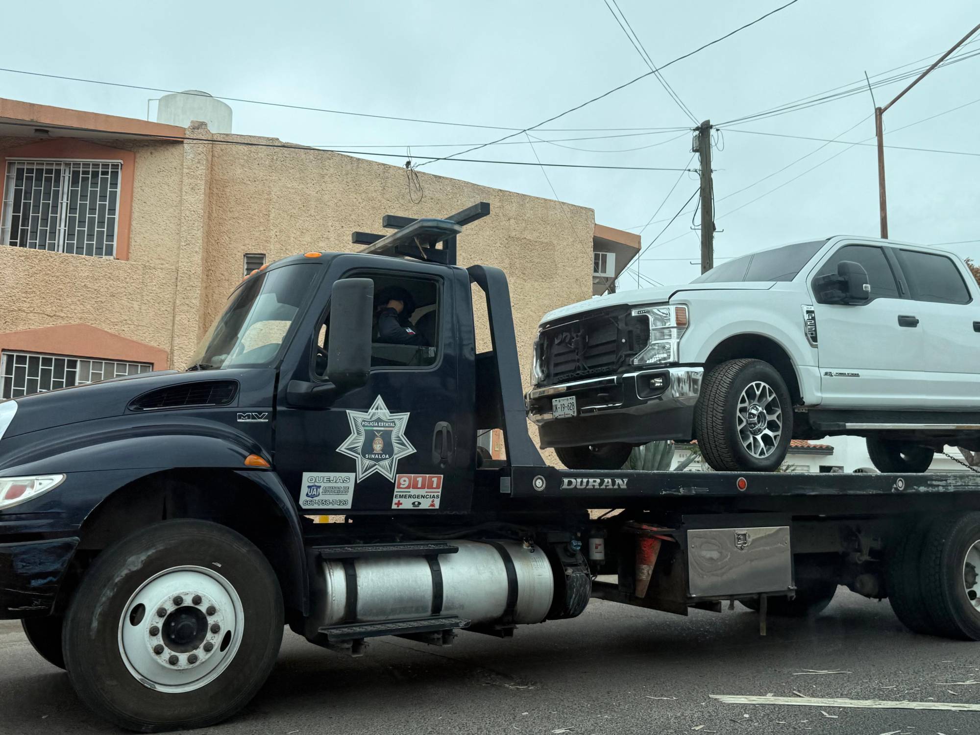 $!Aseguran militares dos camionetas en la colonia Villa Universidad, en Culiacán