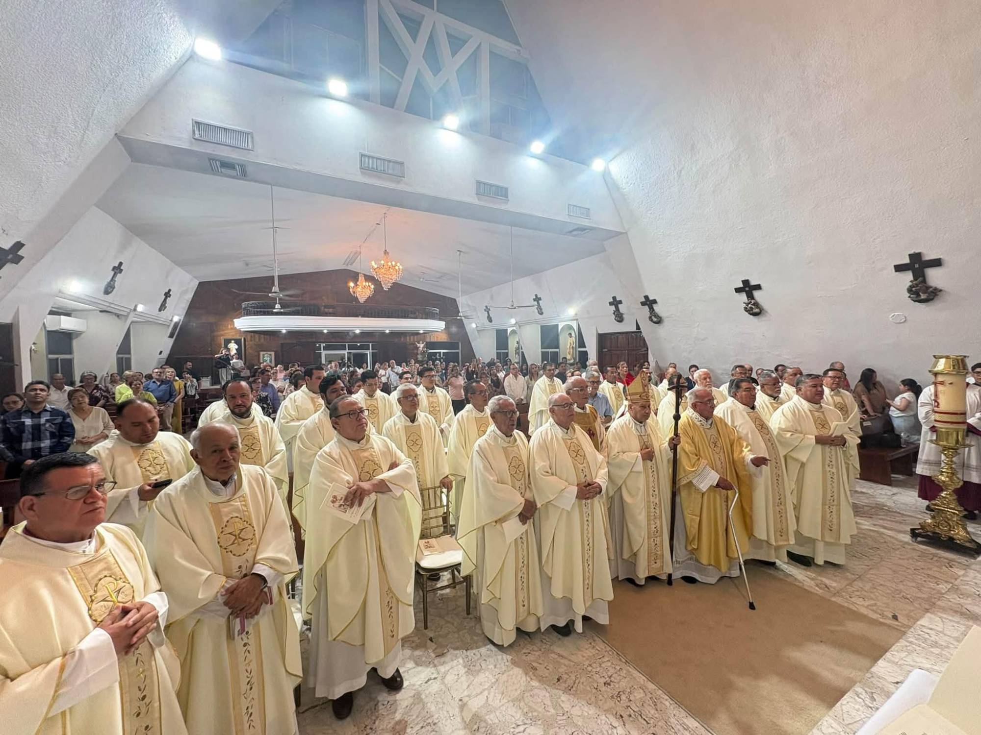 $!Numerosos feligreses de la Parroquia de la Sagrada Familia.