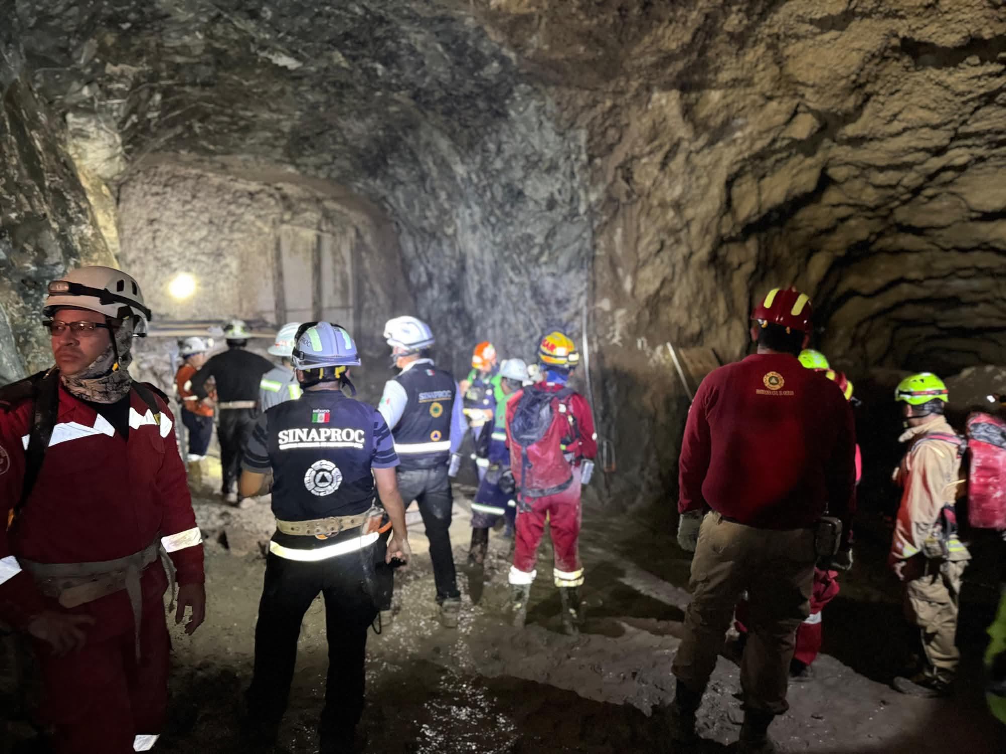 $!Preparan ingreso de rescatistas a mina en Rosario tras reducir nivel de agua