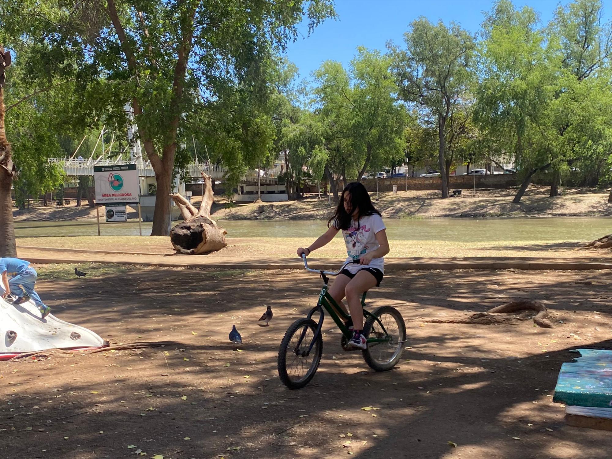 $!Familias disfrutan sus vacaciones a orillas del río Tamazula en Culiacán