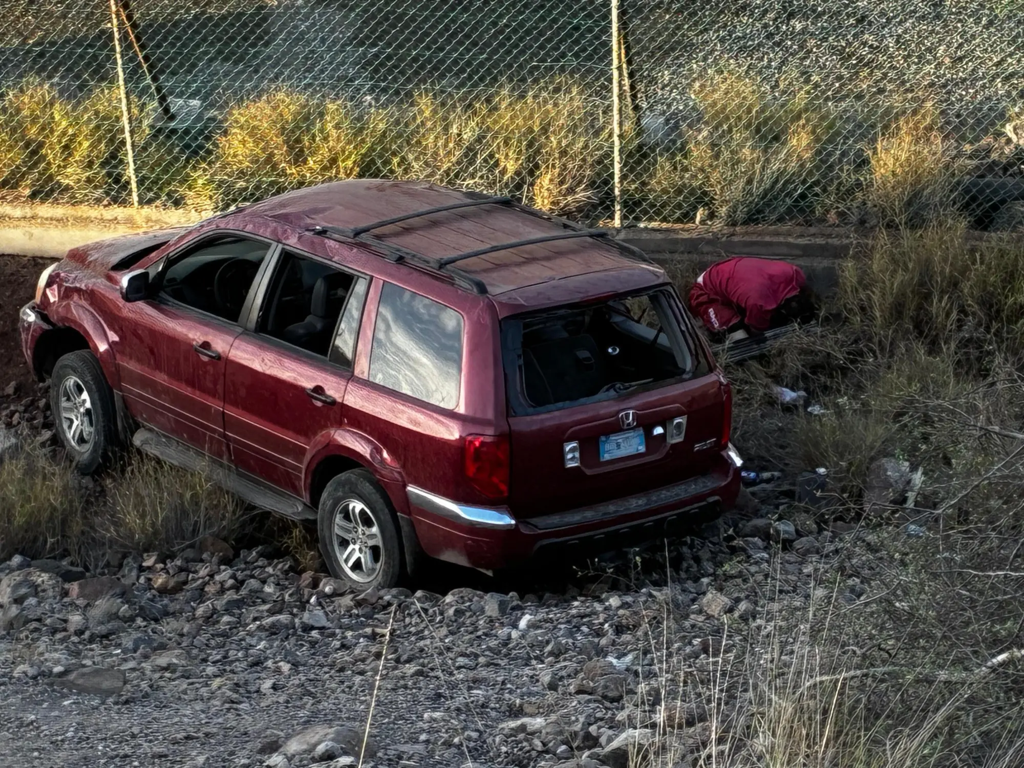 $!Accidente en Topolobampo deja un muerto tras volcadura cerca de termoeléctrica