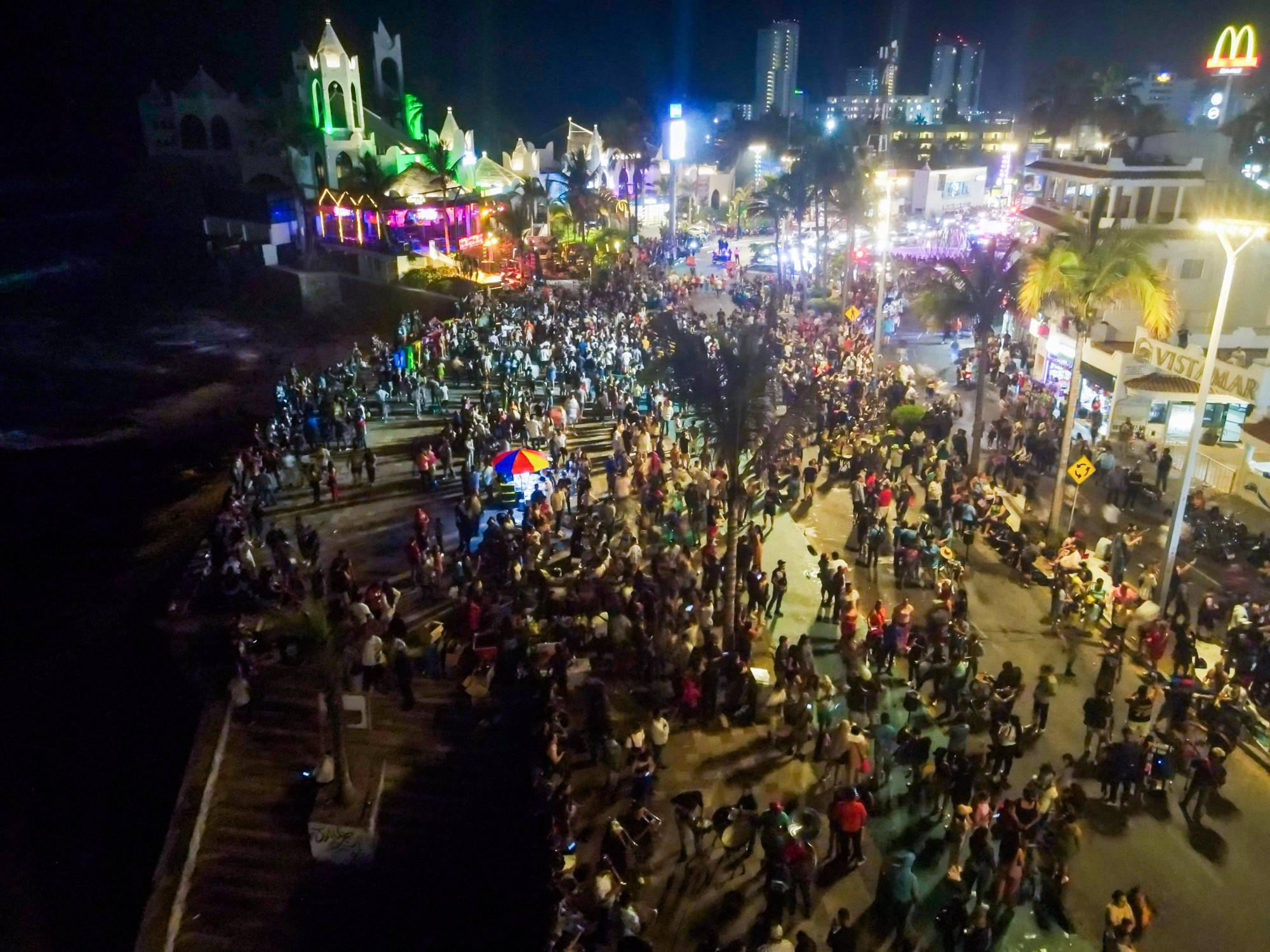 $!Disfrutan miles de fiesta motorizada en Mazatlán