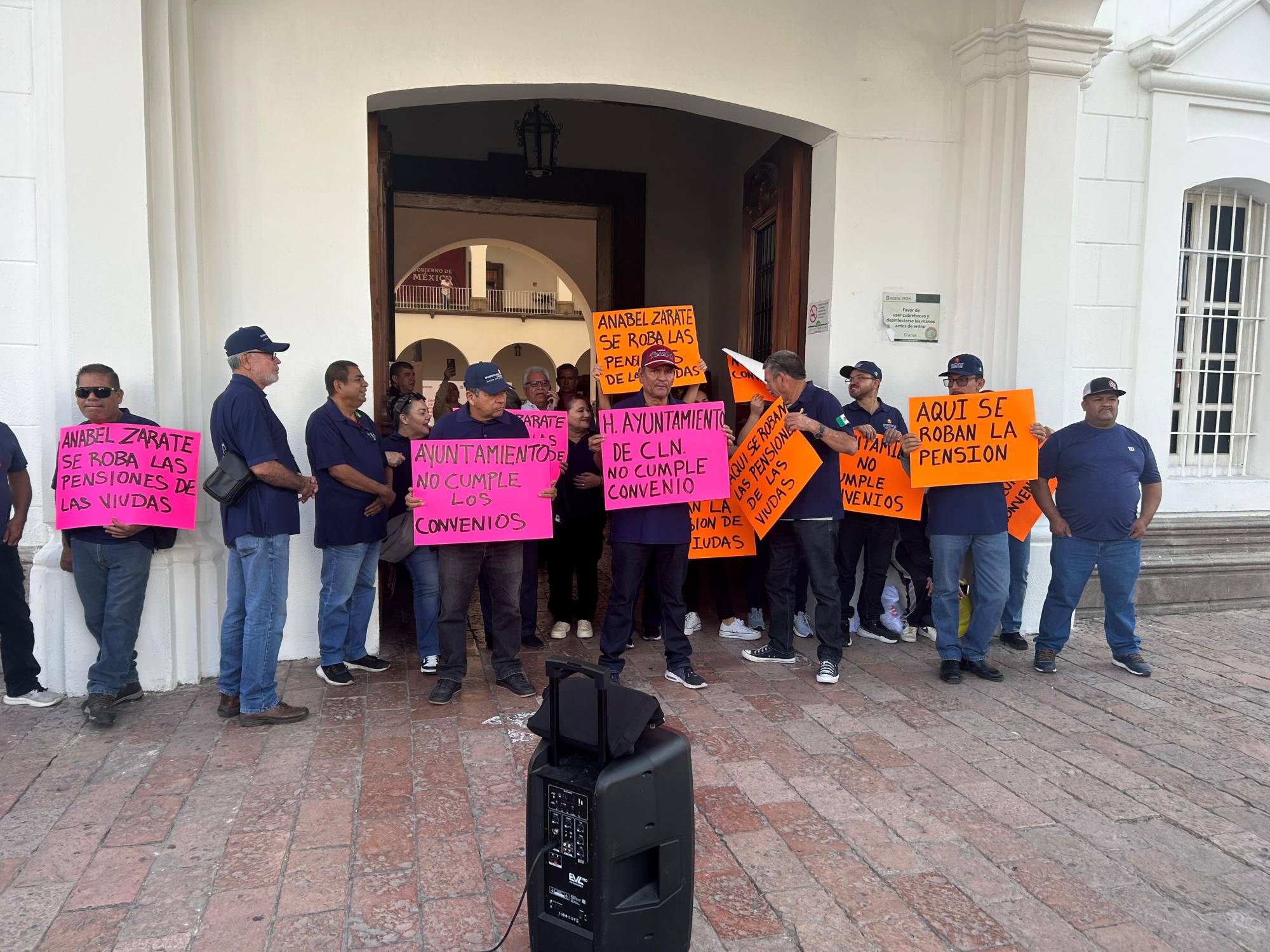 $!Guerreros Azules de Sinaloa exigen pago de pensión para concubinas