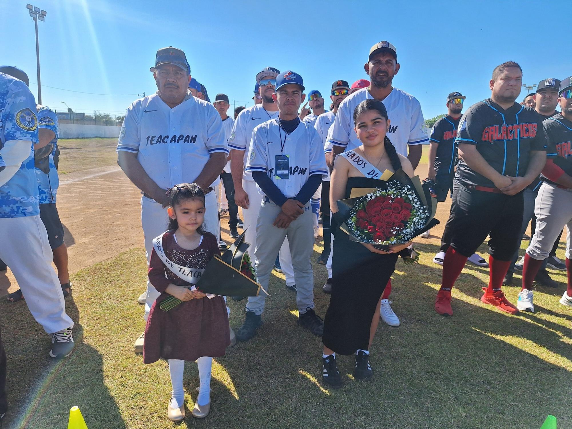 $!Adrián Ulises Hernández lanza la primera bola en inauguración de Ligas de Beisbol de Escuinapa