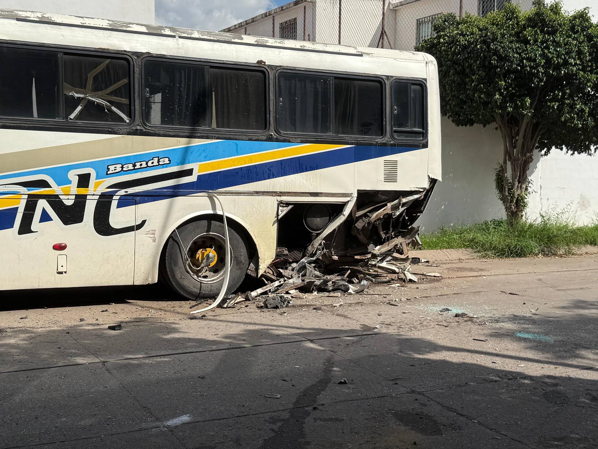 $!Enfrentamiento deja una persona sin vida, dos detenidos y armas aseguradas, en Culiacán