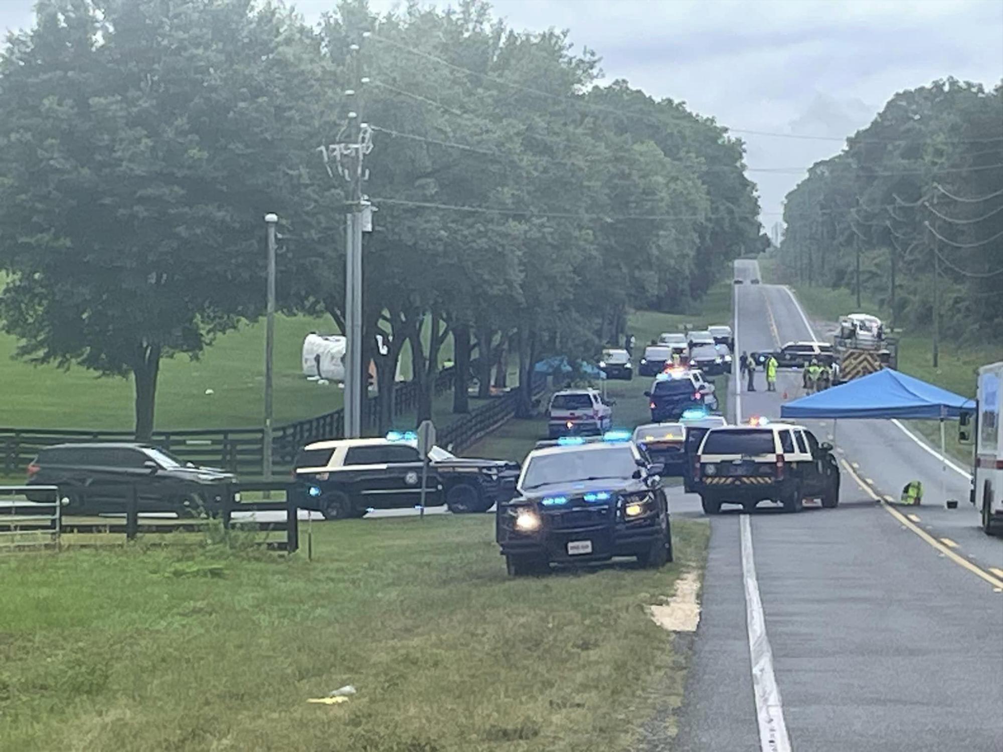 $!Choque entre camioneta y autobús que transportaba jornaleros deja al menos 8 muertos en Florida, en EU