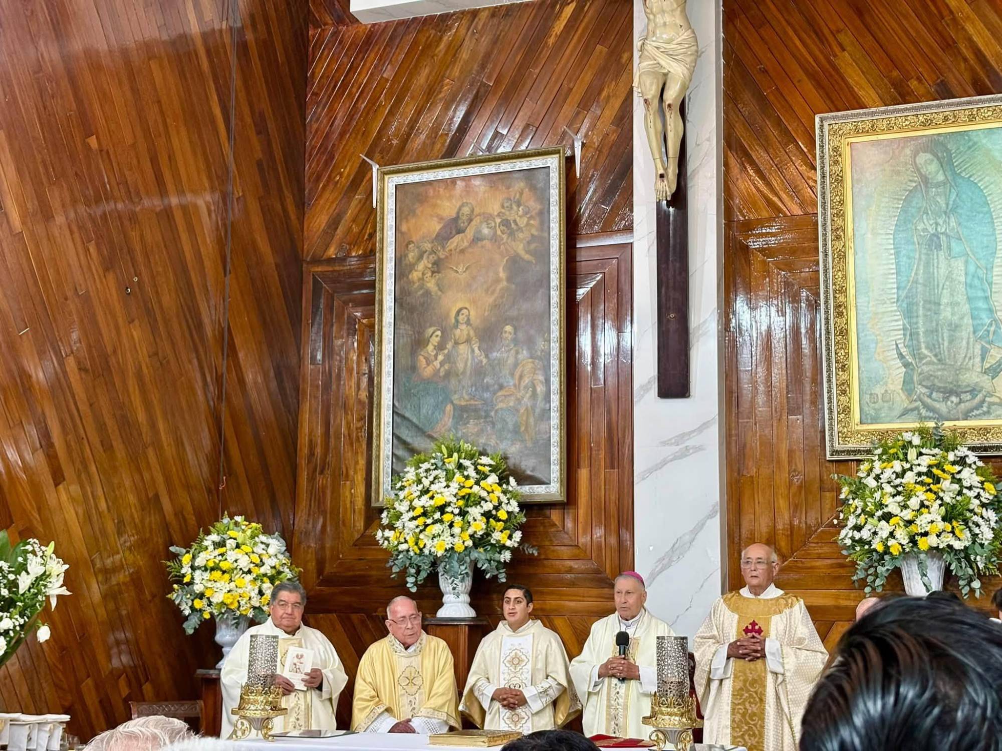 $!La emotiva ceremonia contó con la asistencia de diversos sacerdotes de la Diócesis y el Seminario.