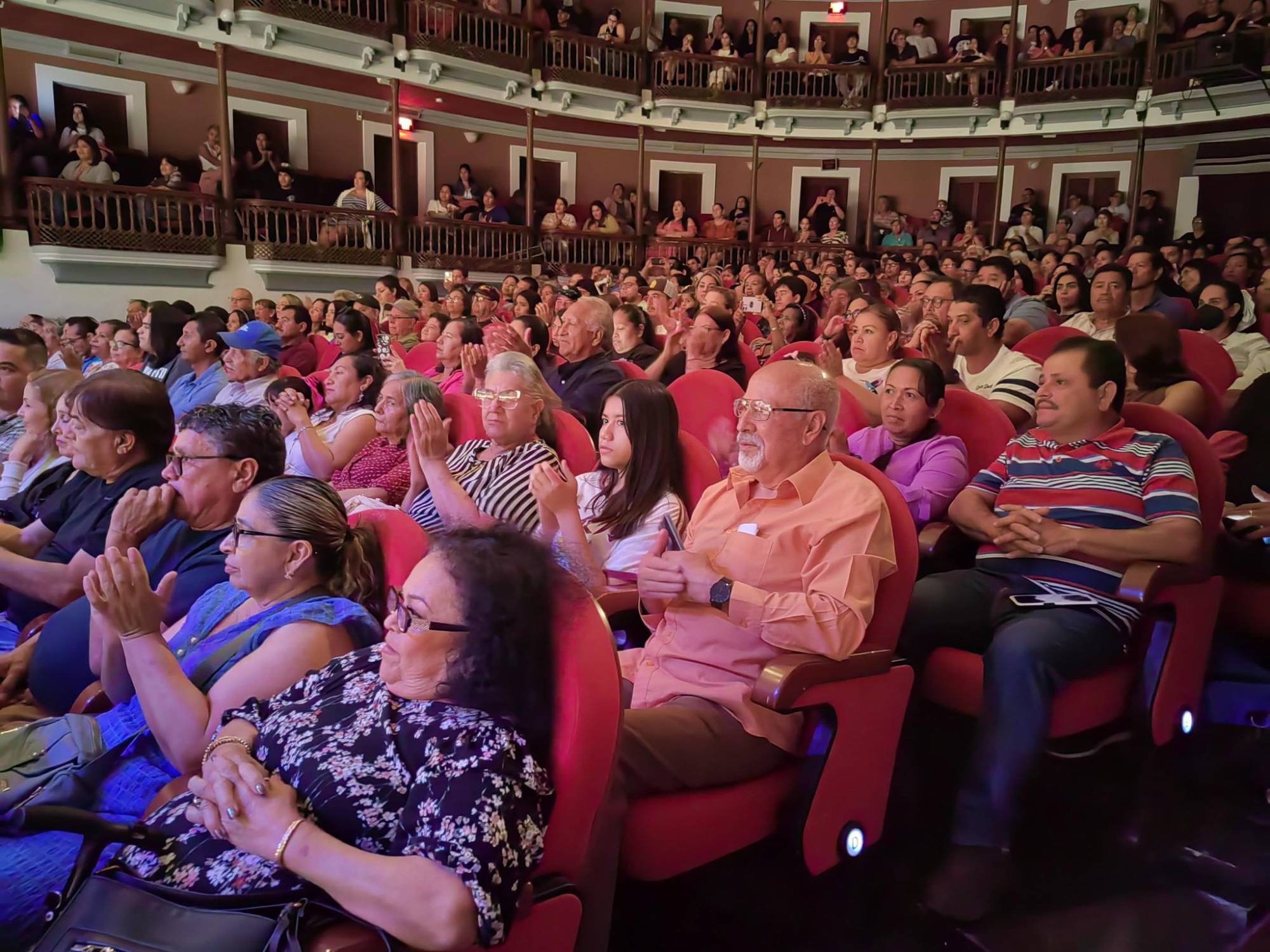 $!El público disfrutó del espectáculo musical.
