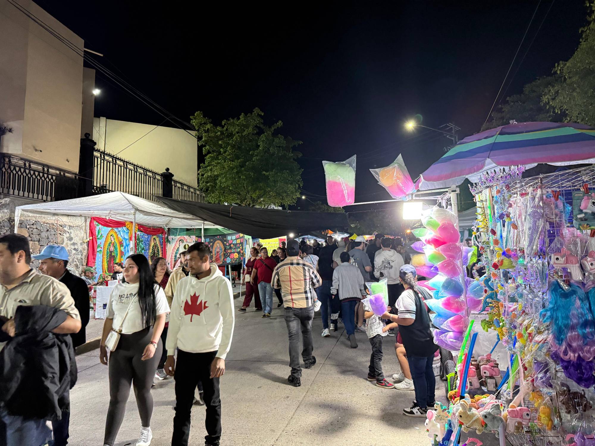 $!Cientos de peregrinos celebran a la Virgen de Guadalupe en La Lomita de Culiacán